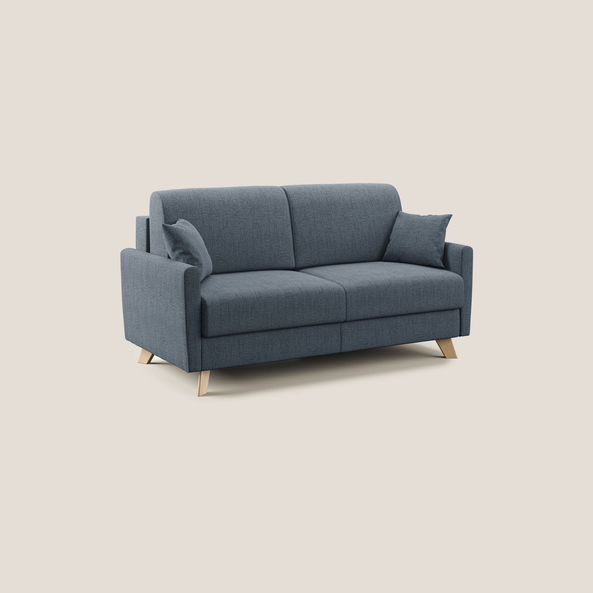 Ecco il divano letto Edgar di Divani.Store, un divano letto elegante e moderno in resistente tessuto impermeabile blu T03. Questo elegante pezzo è dotato di due cuscini di seduta e due cuscini di schienale, accompagnati da cuscini coordinati su entrambi i lati. Realizzato in Italia, si erge elegantemente su gambe in legno angolate verso l'esterno, completo di braccioli su entrambi i lati. Il design è impostato su uno sfondo color crema chiaro che ne esalta il fascino contemporaneo.