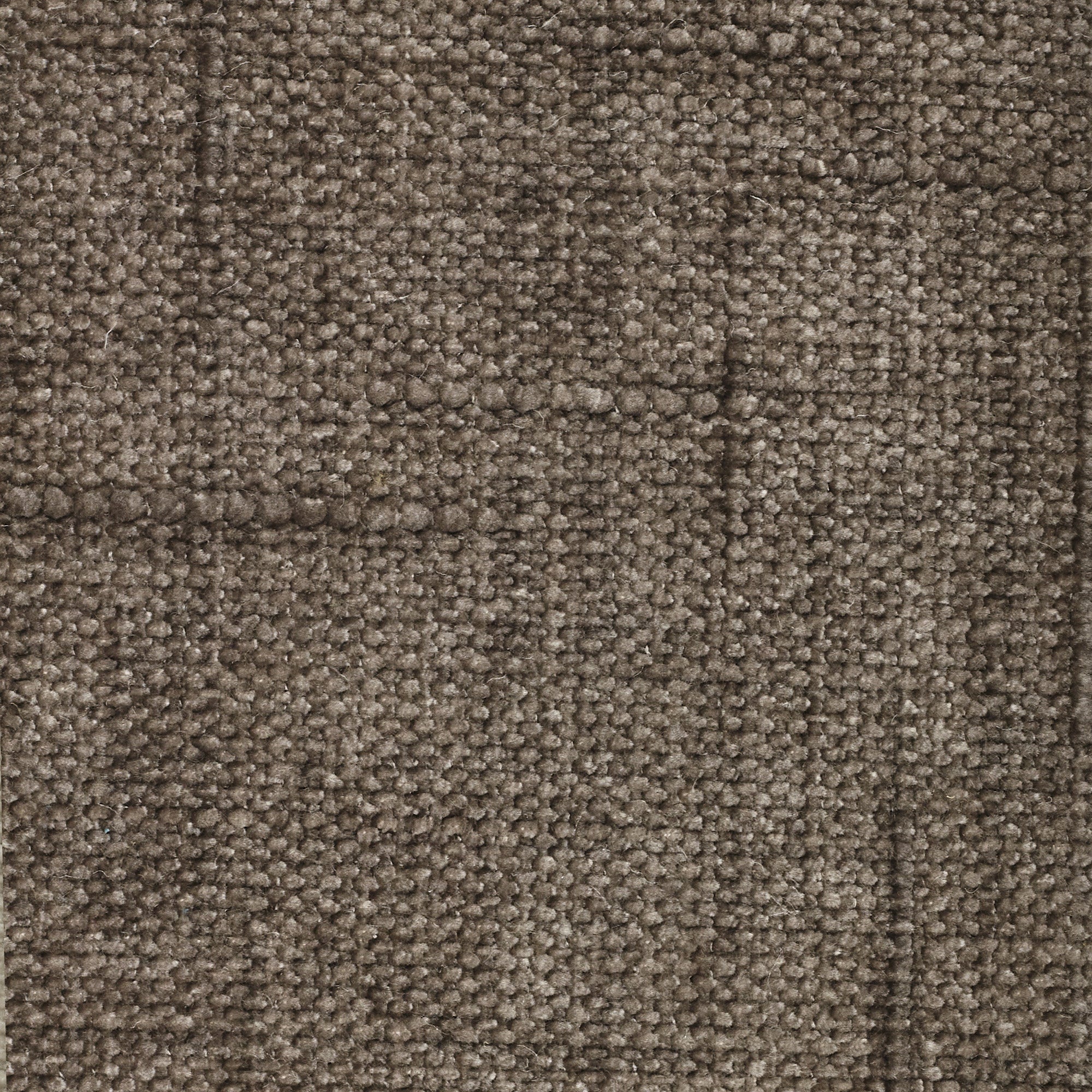 Primo piano del tessuto Personalizzazione in T22 di Divani.Store, caratterizzato da una superficie tessuta marrone con un sottile motivo a griglia di fili serrati e leggermente rialzati che formano piccoli quadrati e rettangoli.