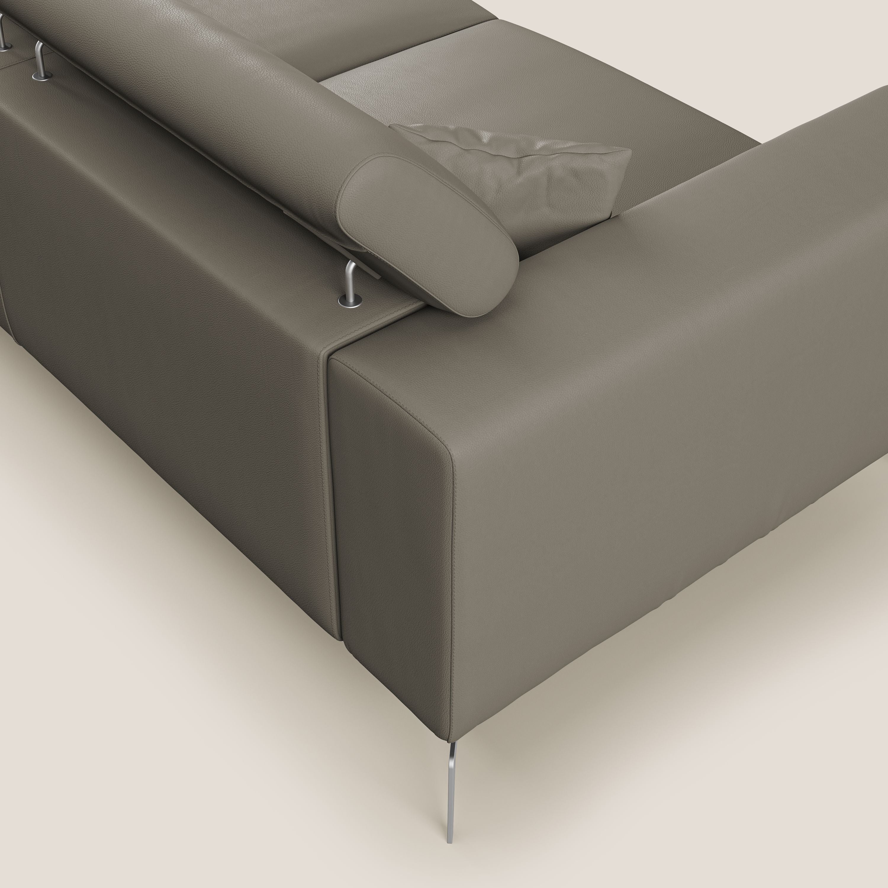 Blade Divano moderno con poggiatesta reclinabili in Ecopelle T04 talpa - divani.store