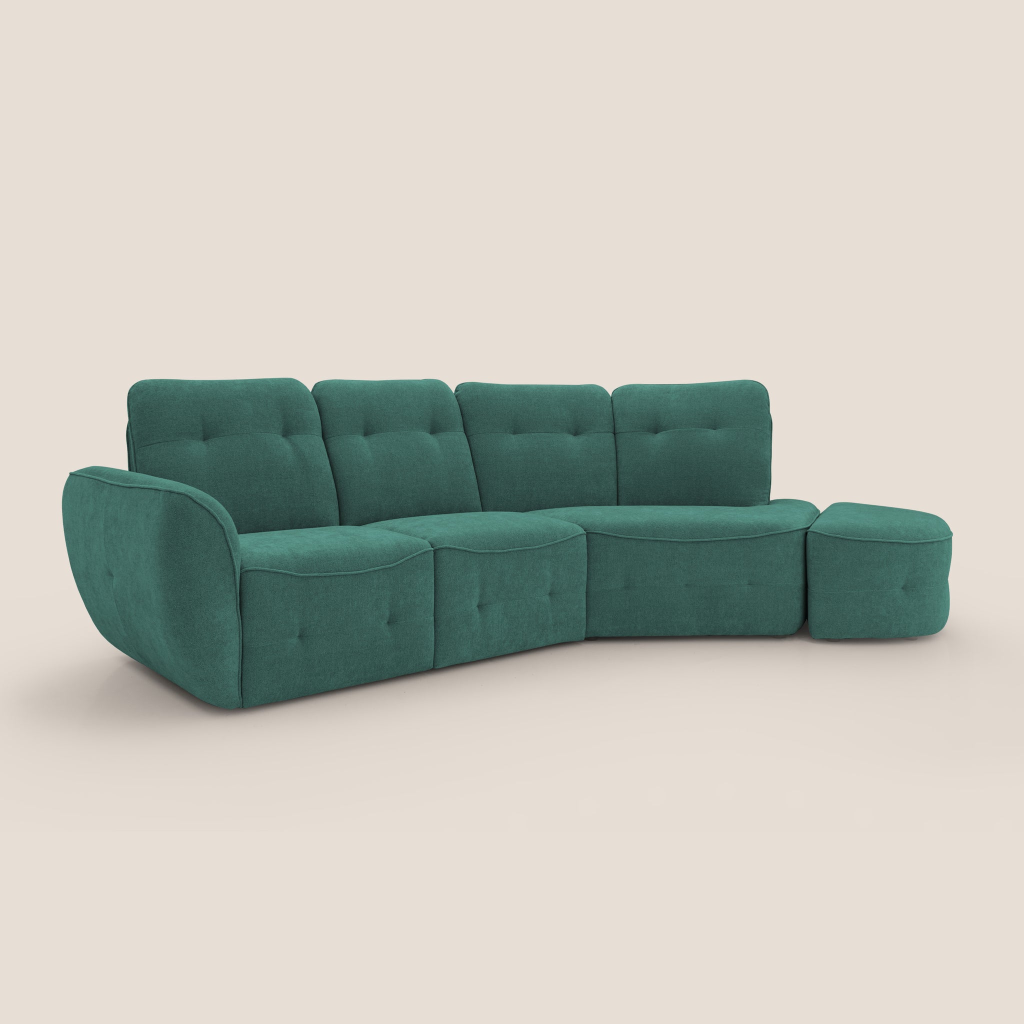 Il divano angolare Cerbero di Divani.Store, con il suo pouf rimovibile, sfoggia un design moderno in una ricca tonalità di verde. Realizzato in morbido tessuto bouclé impermeabile T07, il divano componibile presenta morbidi cuscini trapuntati e schienale e braccioli senza soluzione di continuità. Il suo aspetto elegante è ulteriormente evidenziato da uno sfondo chiaro e semplice.