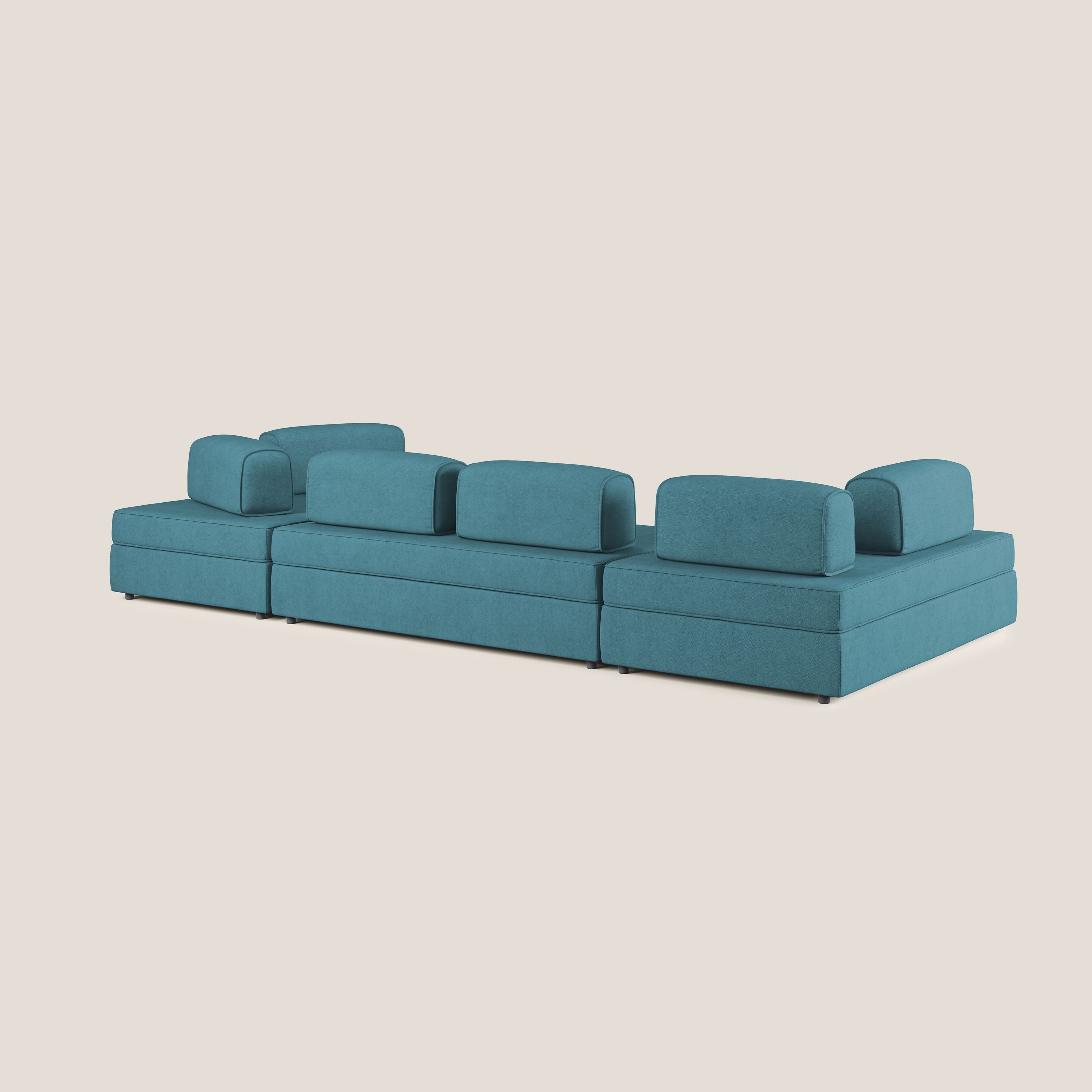 Liberty divano panoramico con pouf estraibile e schienali movibili in tessuto morbido impermeabile T02 azzurro - divani.store