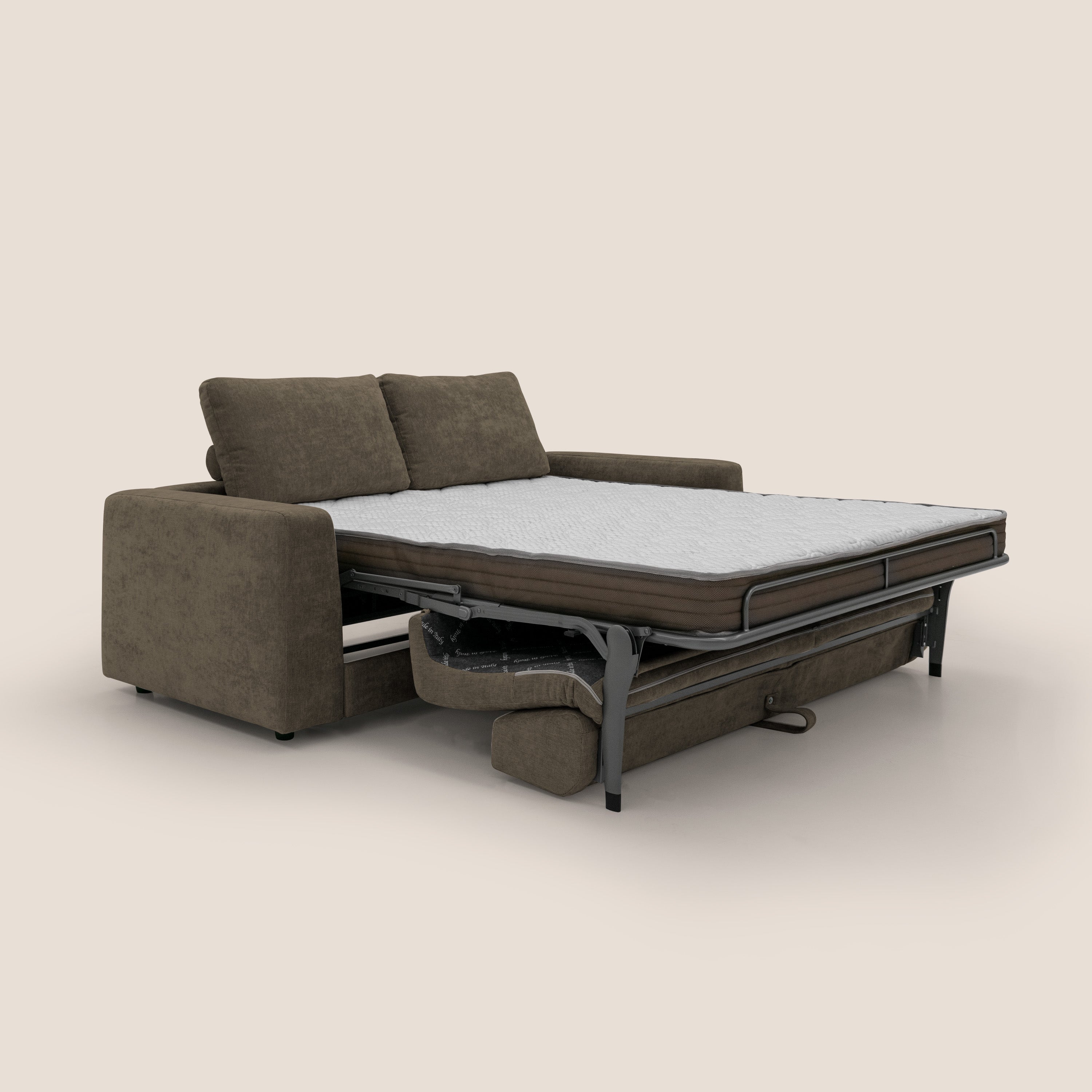 Freia Divano letto minimal materasso h15 cm con morbidi schienali in tessuto impermeabile T14 marrone - divani.store
