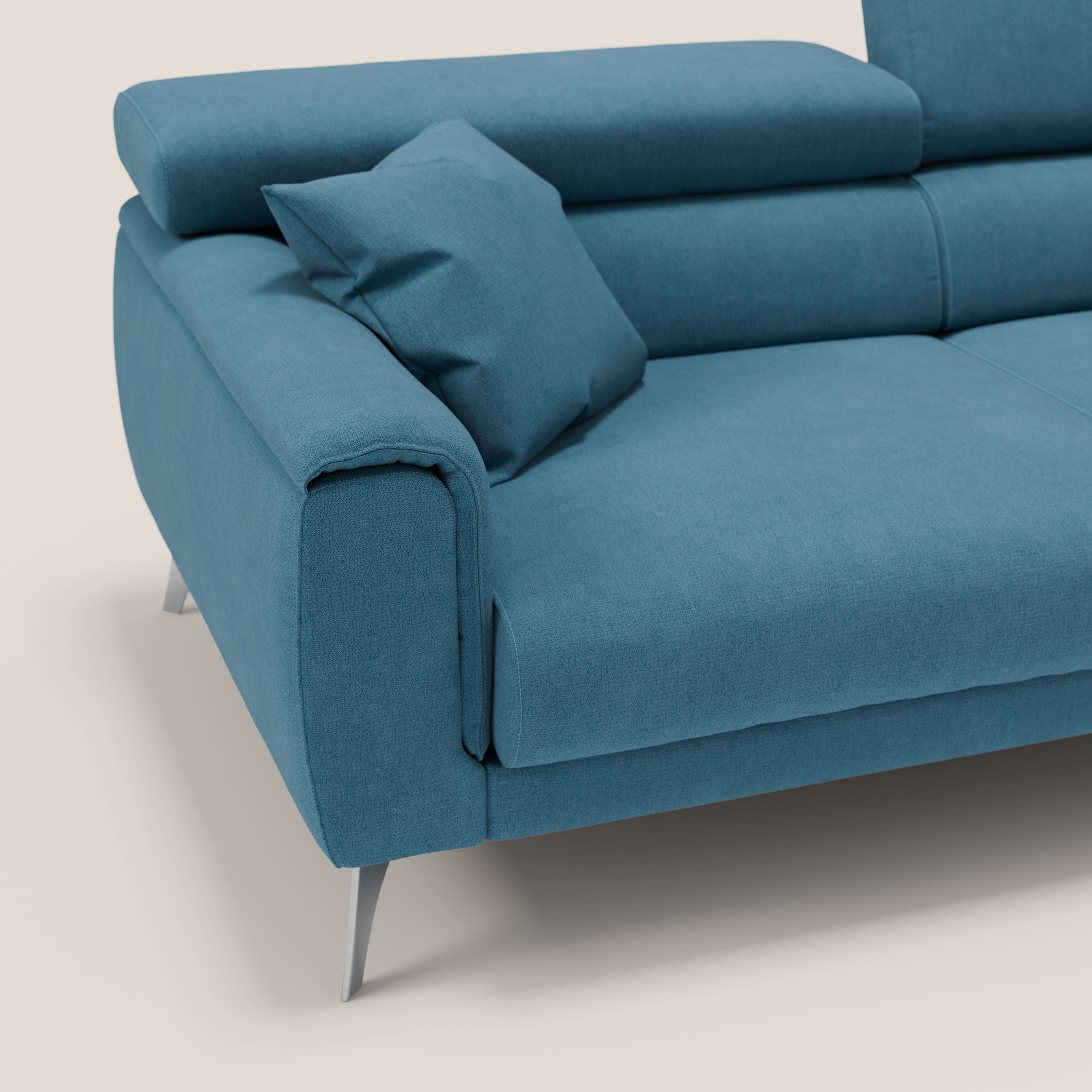 Caravaggio divano con sedute allungabili e poggiatesta reclinabili in tessuto impermeabile T02 azzurro - divani.store