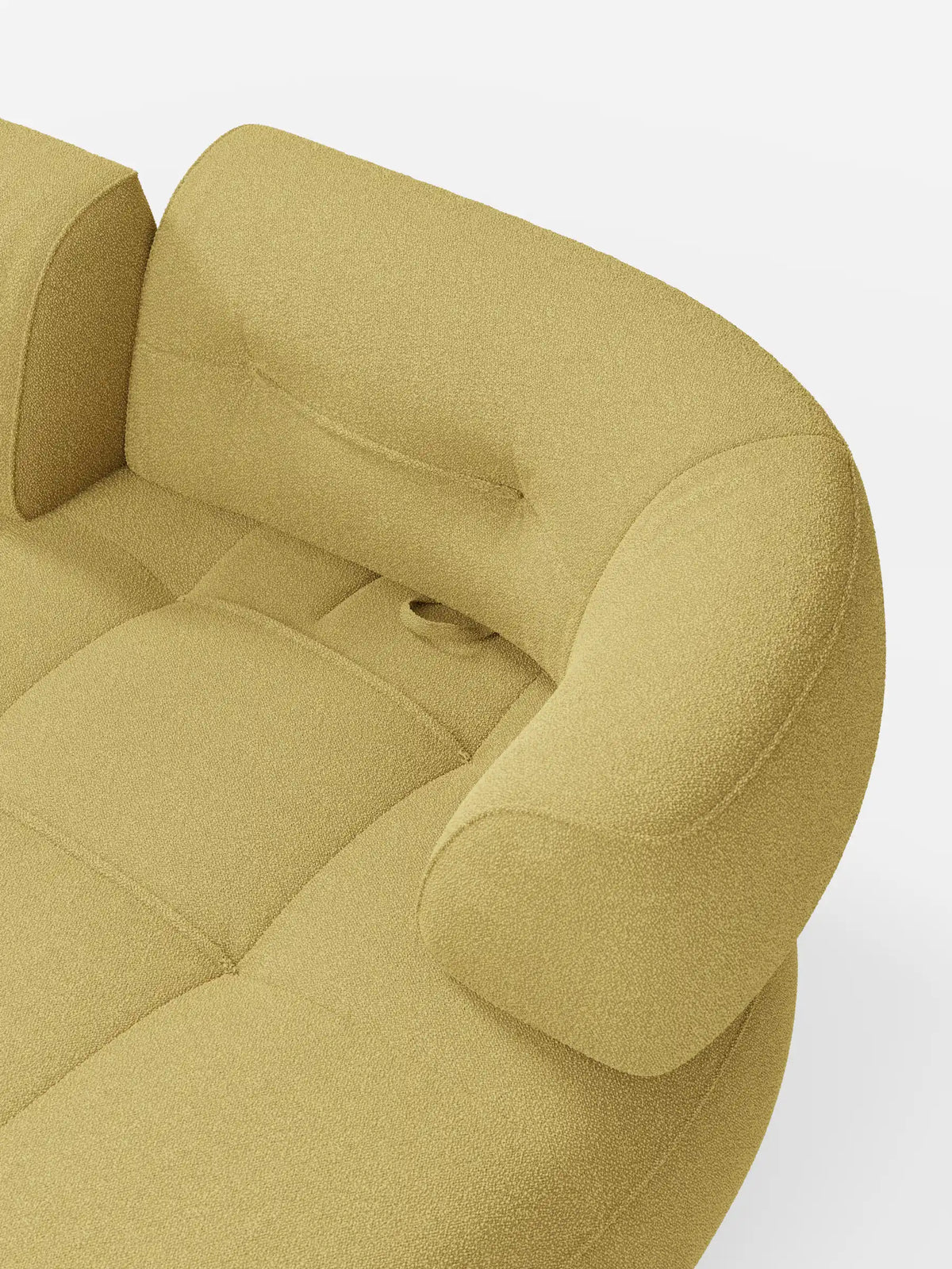 A Croissant: divano curvo a fagiolo a 3 posti con schienali traslanti, rivestito in morbido tessuto effetto cotone smacchiabile T33, caratterizzato da un design curvo a forma di fagiolo in tessuto giallo senape, con braccioli arrotondati e una seduta imbottita e trapuntata.