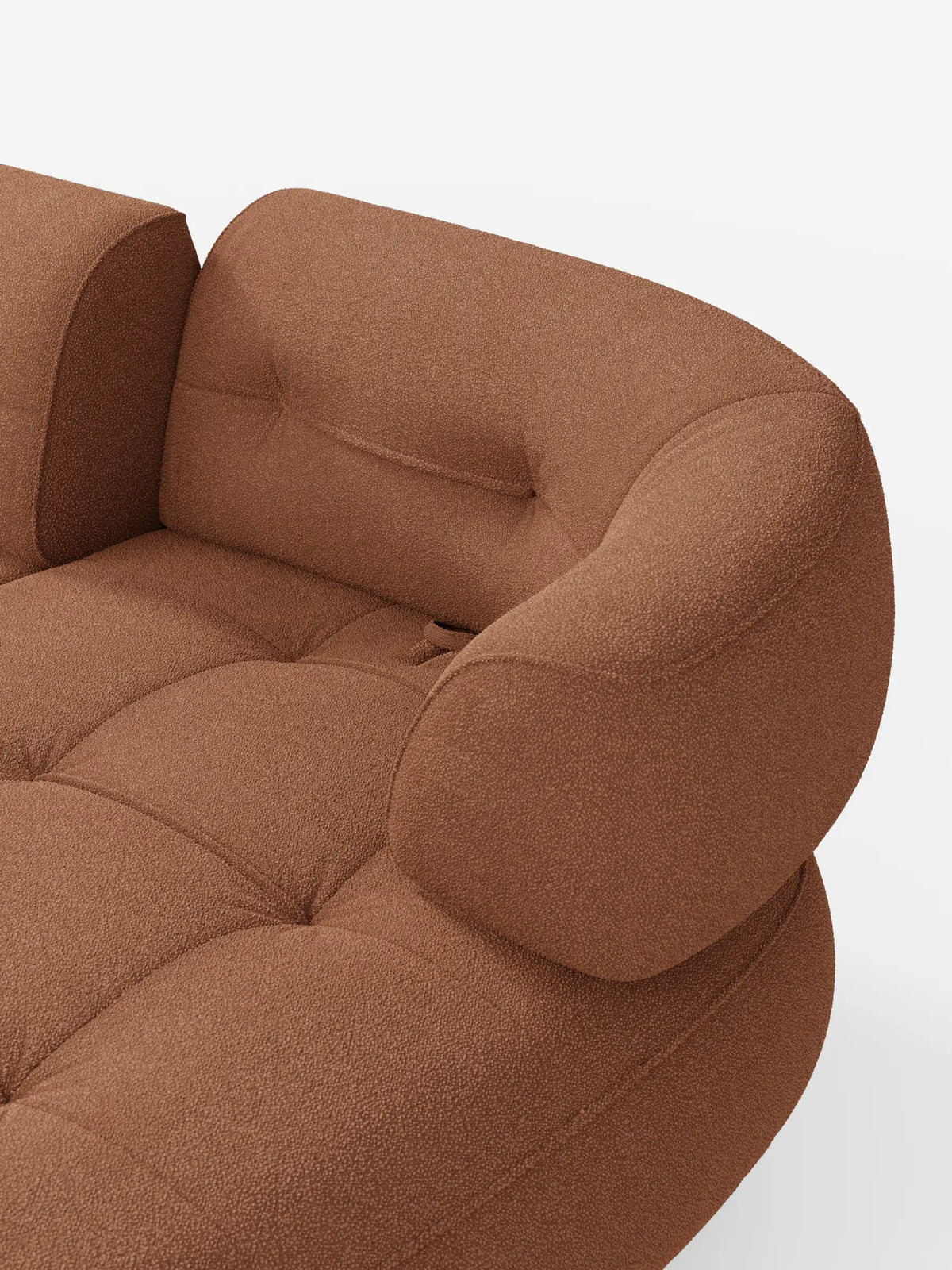 Il divano angolare Croissant, dal design a forma di fagiolo e con schienali scorrevoli, è realizzato in morbido tessuto effetto cotone smacchiabile T33: si tratta di un divano dalle linee curve e dalla forma a fagiolo, rivestito in tessuto color terracotta, con cuscini trapuntati e bordi morbidi e sinuosi.
