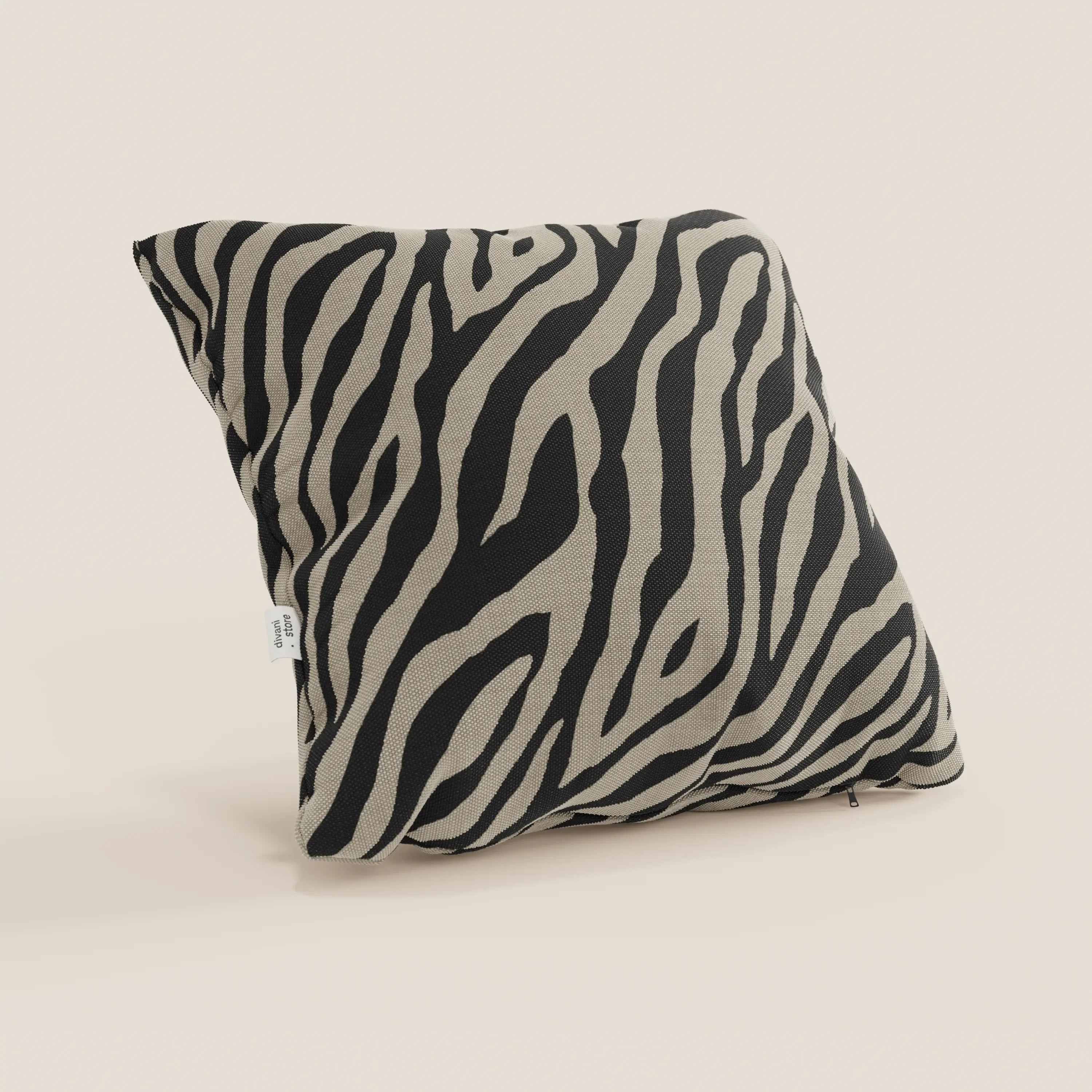 Il cuscino Stripe geometrici di Divani.Store è un cuscino quadrato 45x45 cm in tessuto Idrorepellente con motivo zebrato nero e beige, strutturato e perfetto come cuscino decoro per il vostro spazio. Disponibile in diversi colori tortora.