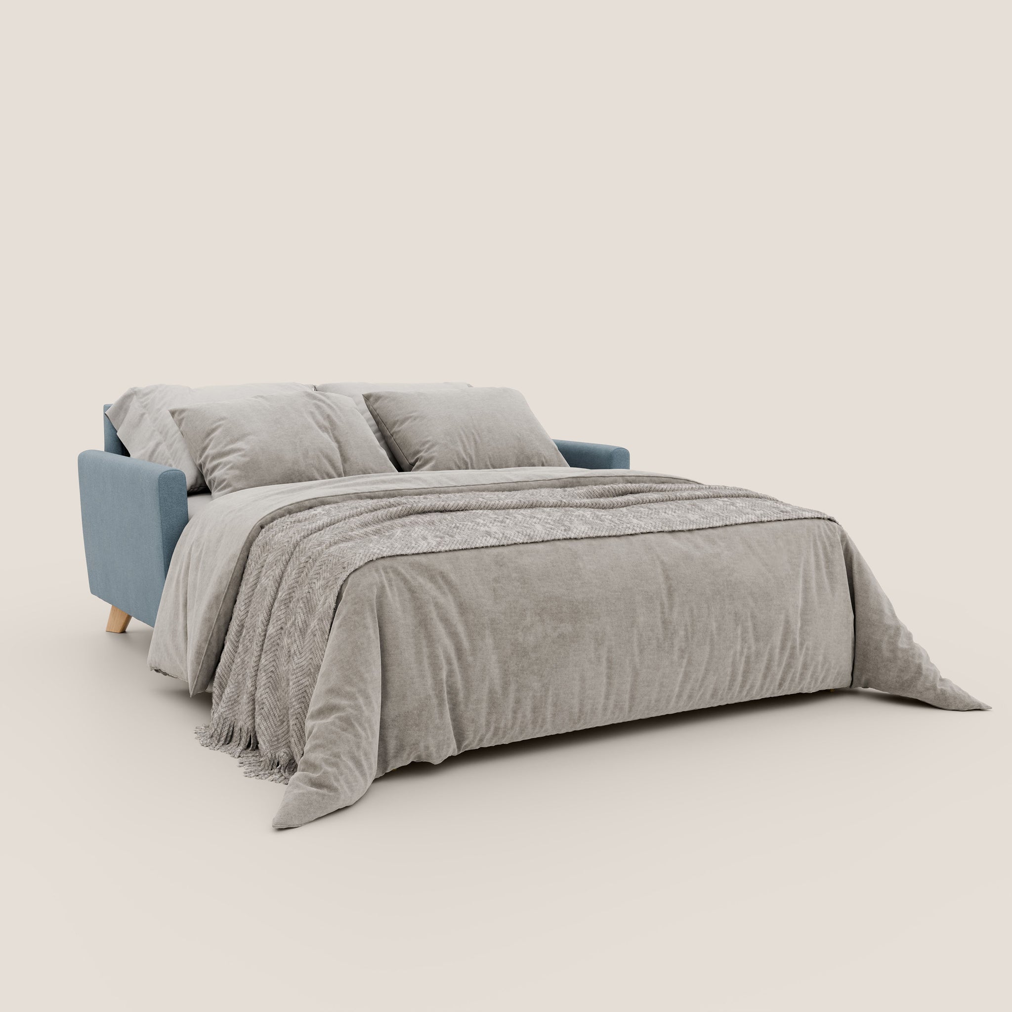 Un divano letto imbottito Francy azzurro chiaro, offerto da Divani.Store, è esteso con due grandi cuscini che fungono da guanciali e un piumone beige drappeggiato sopra. Il letto, che include un materasso piazza e mezza con dimensioni di 140x197 cm, è posizionato su uno sfondo bianco sporco. È dotato di poggiatesta regolabili e ha gambe corte in legno.