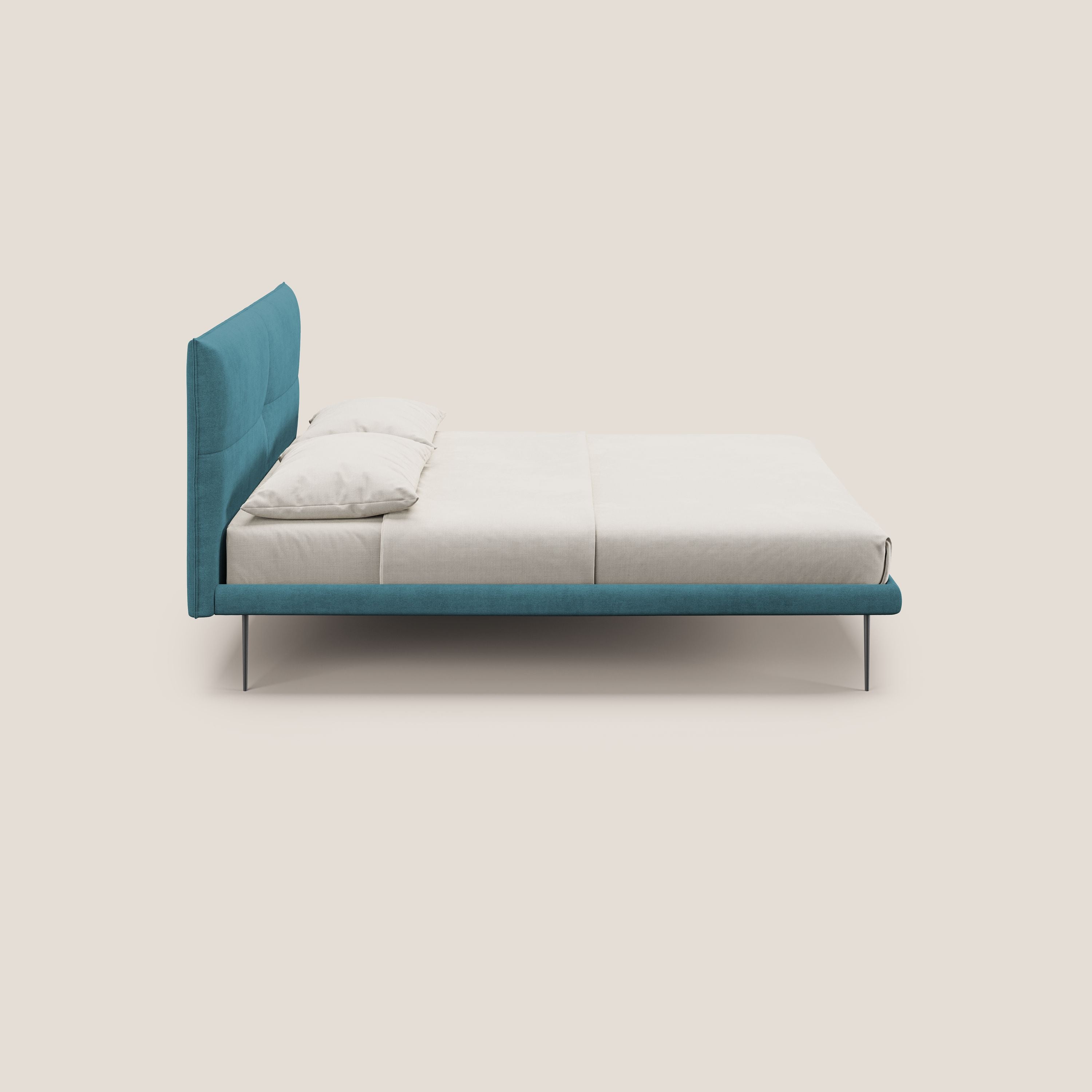 Akiko letto imbottito con piedi alti in metallo in tessuto impermeabile T02 azzurro - divani.store