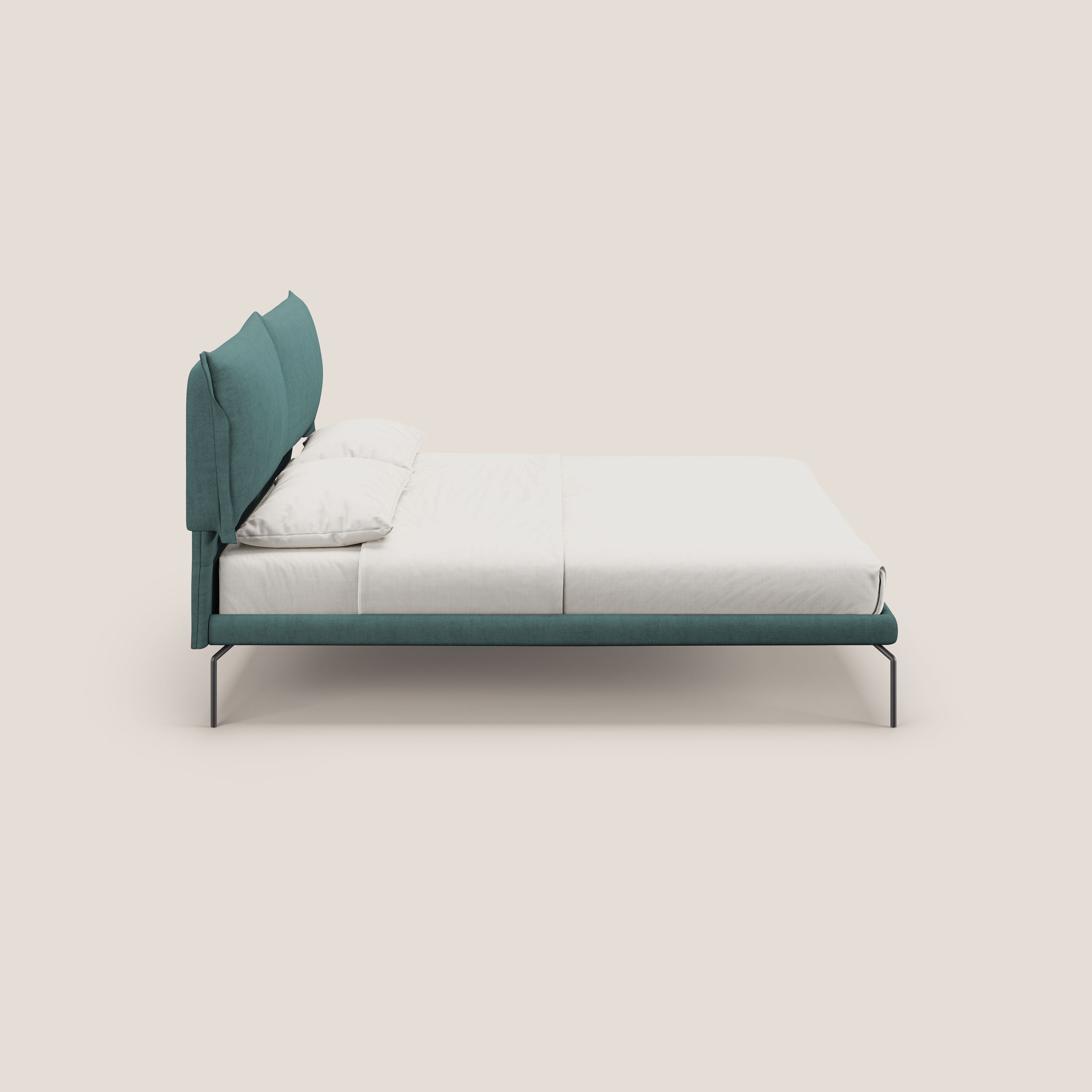 Bice letto imbottito con cuscini e piedi alti in metallo in tessuto impermeabile T02 petrolio - divani.store