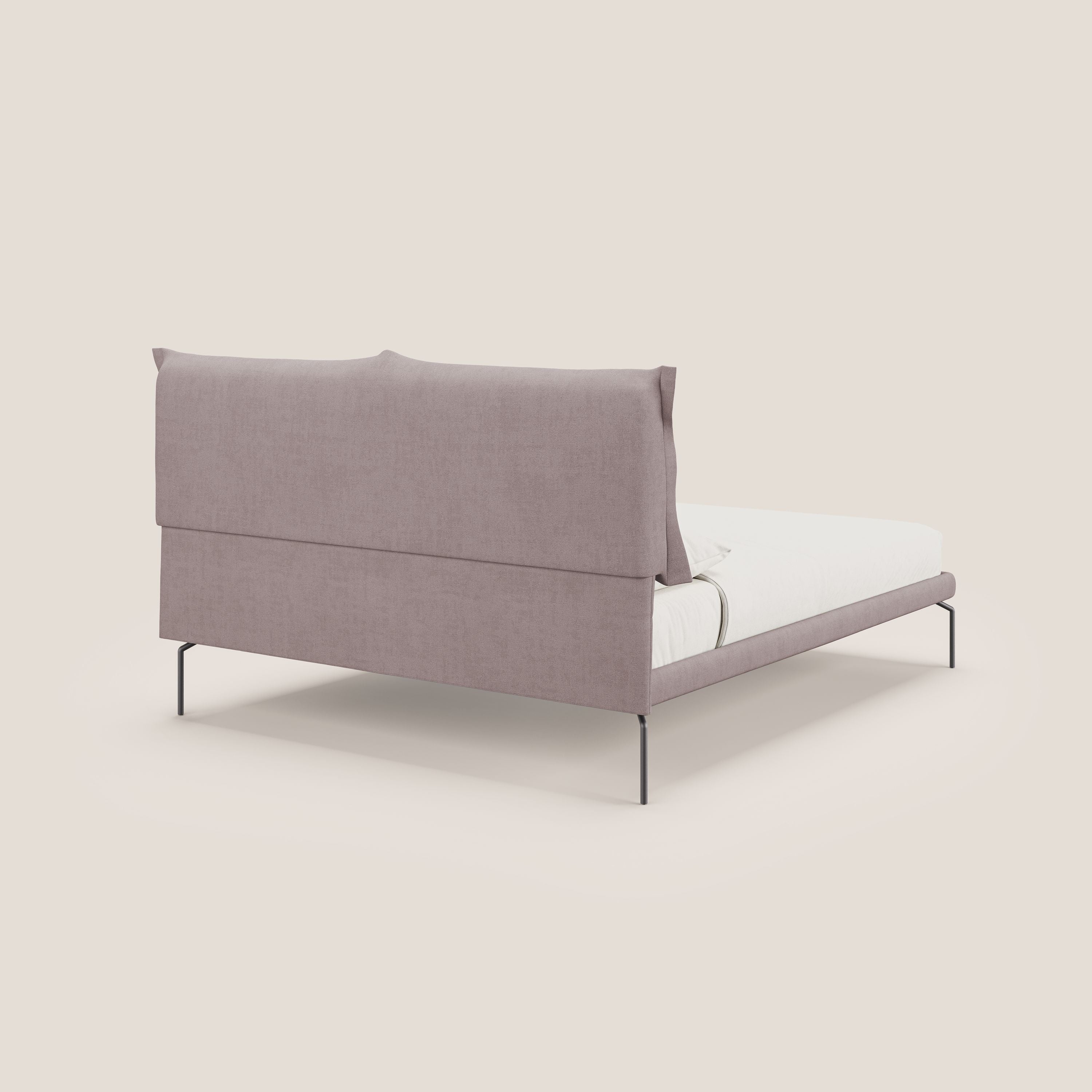 Bice letto imbottito con cuscini e piedi alti in metallo in tessuto impermeabile T02 rosa - divani.store
