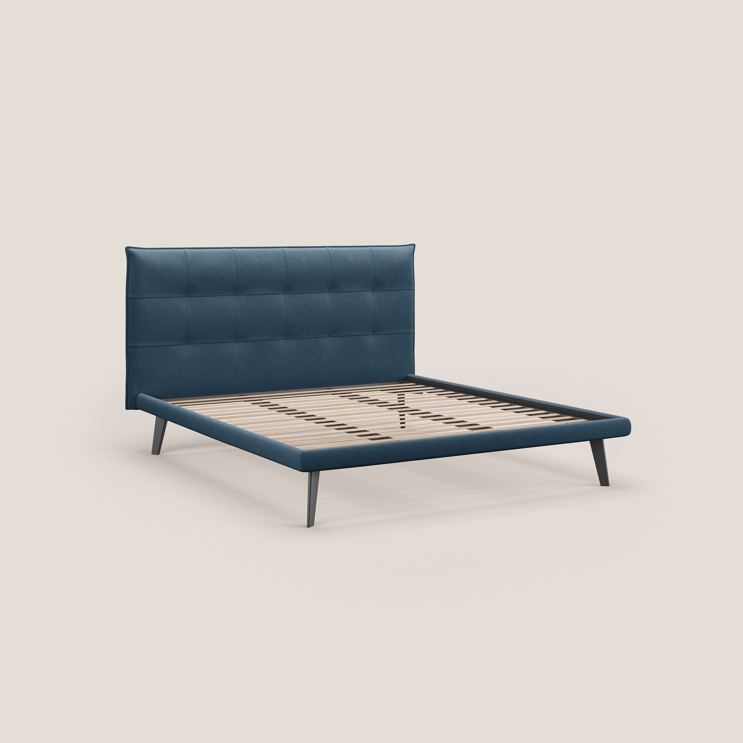 Brigitte letto con testata trapuntata piedi alti in mogano e tessuto impermeabile T09 blu - divani.store