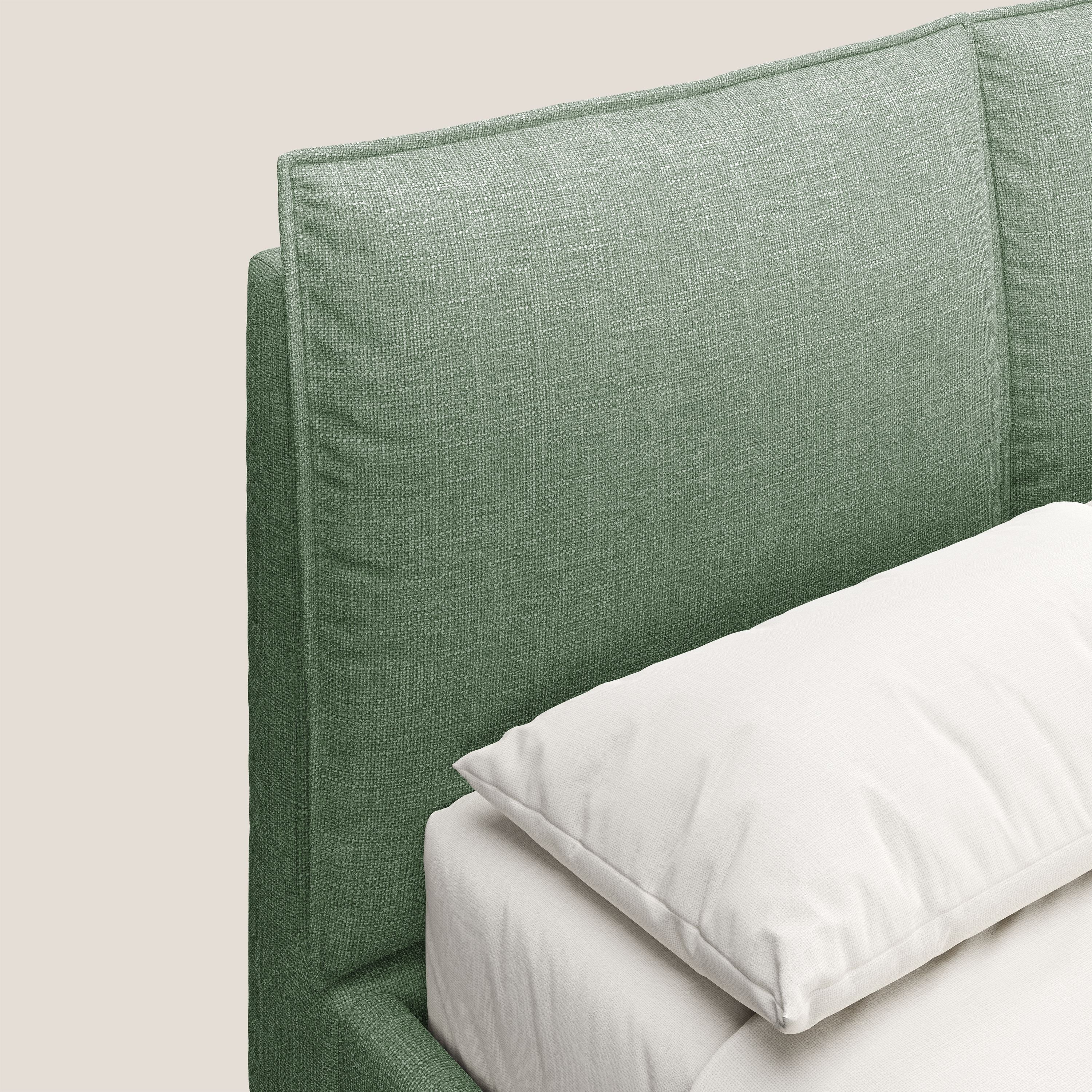 Cloe letto imbottito con piedi in metallo sfoderabile in tessuto fiammato impermeabile T06 verde - divani.store
