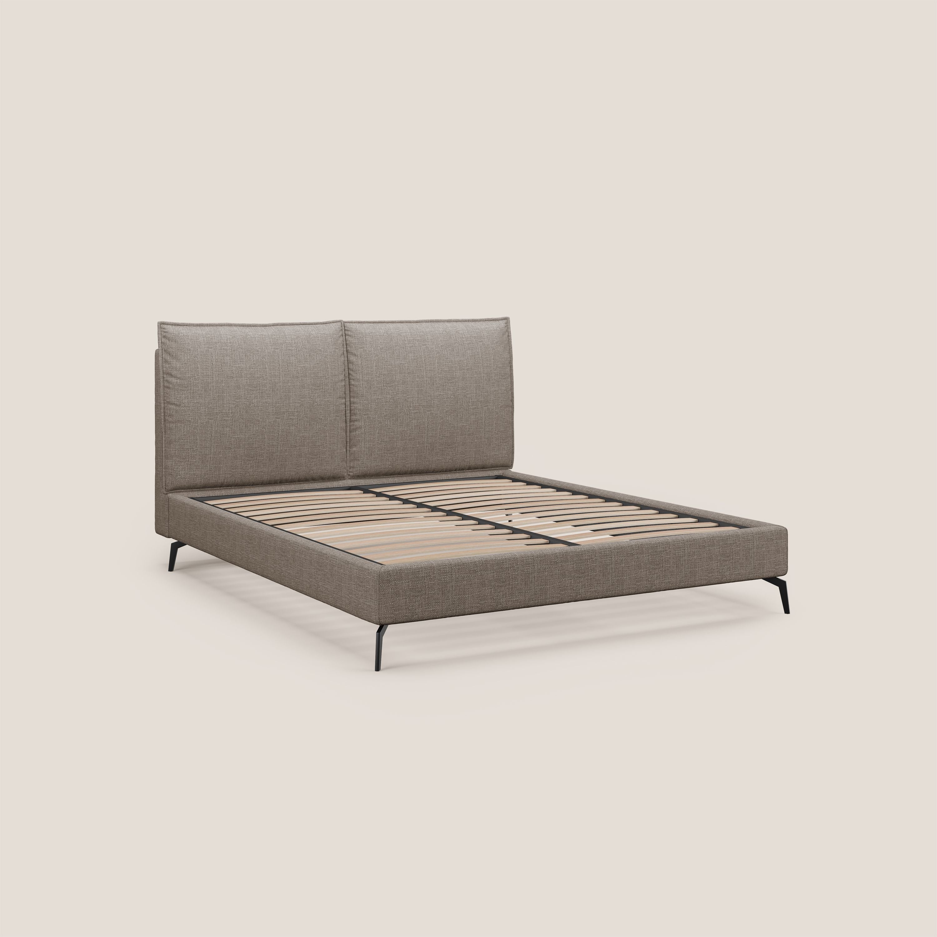 Cloe letto imbottito con piedi in metallo sfoderabile in tessuto fiammato impermeabile T06 marrone - divani.store