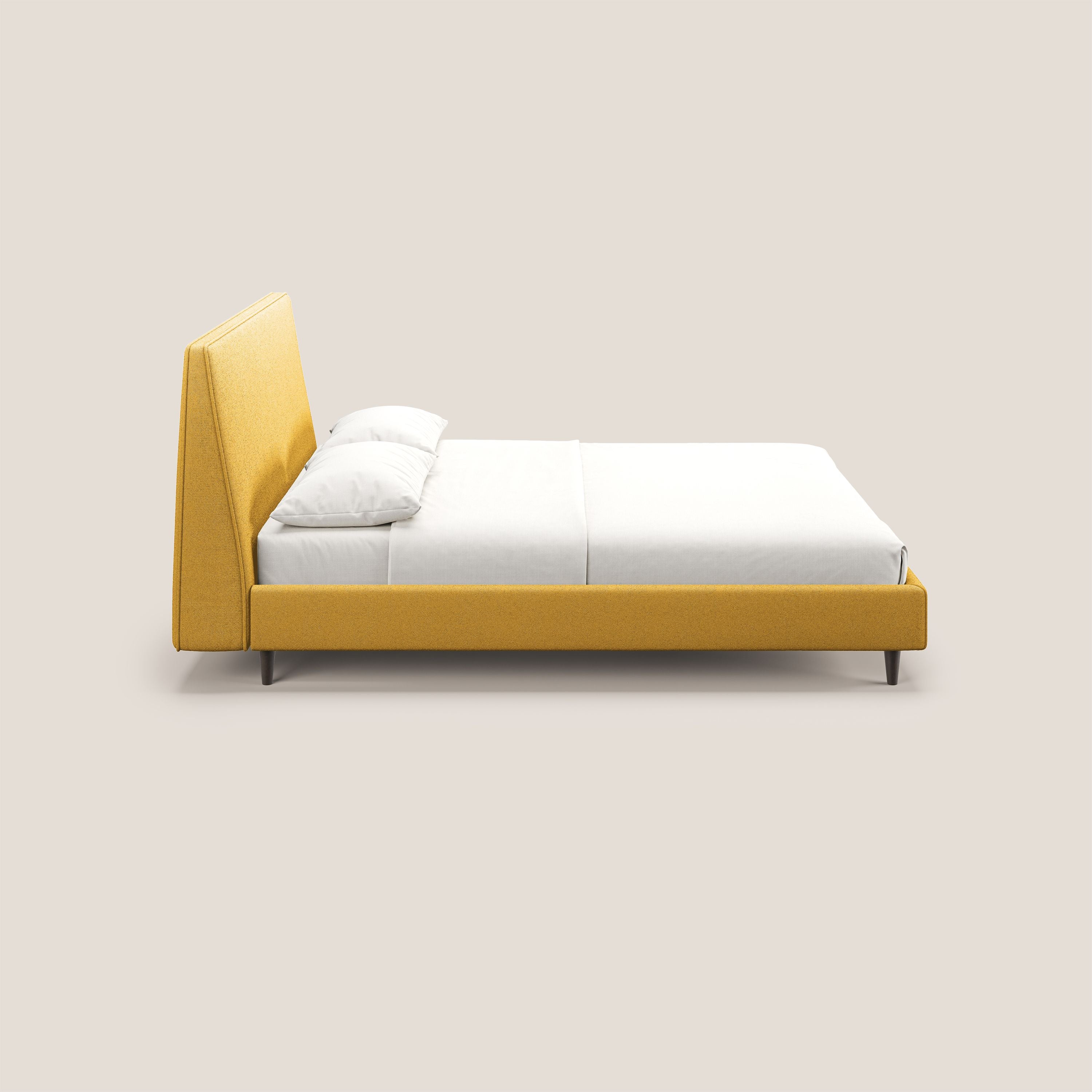 Dorotea letto imbottito con piedi in legno in morbido bouclé impermeabile T07 giallo - divani.store