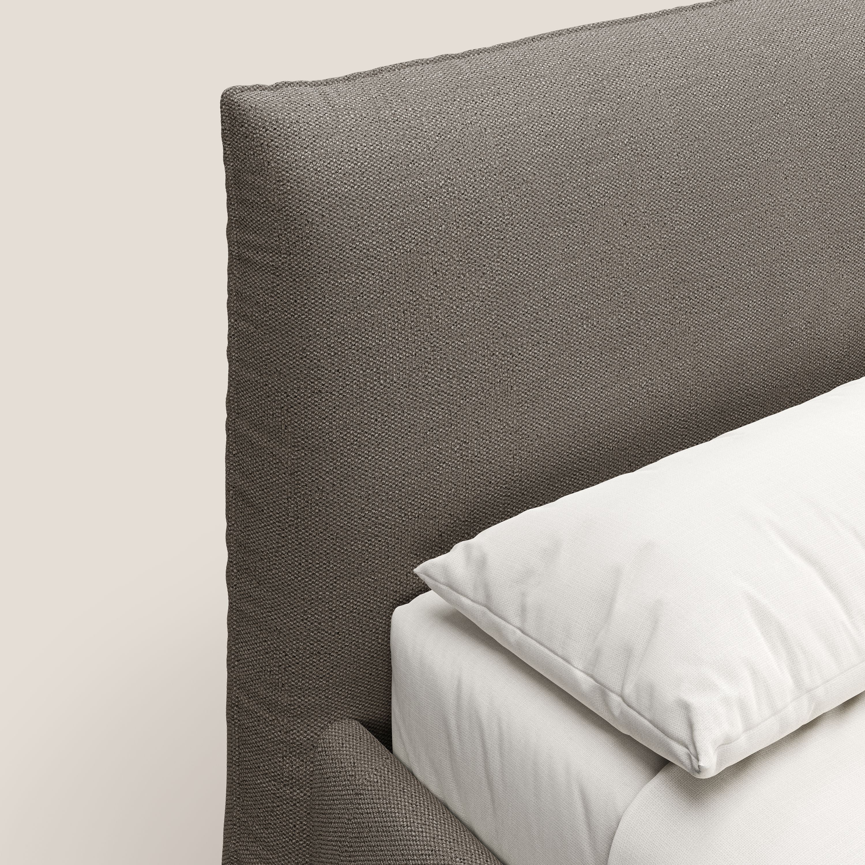 EROS letto imbottito in piuma con vano contenitore in pregiato e fresco bouclet smacchiabile T16 marrone - divani.store