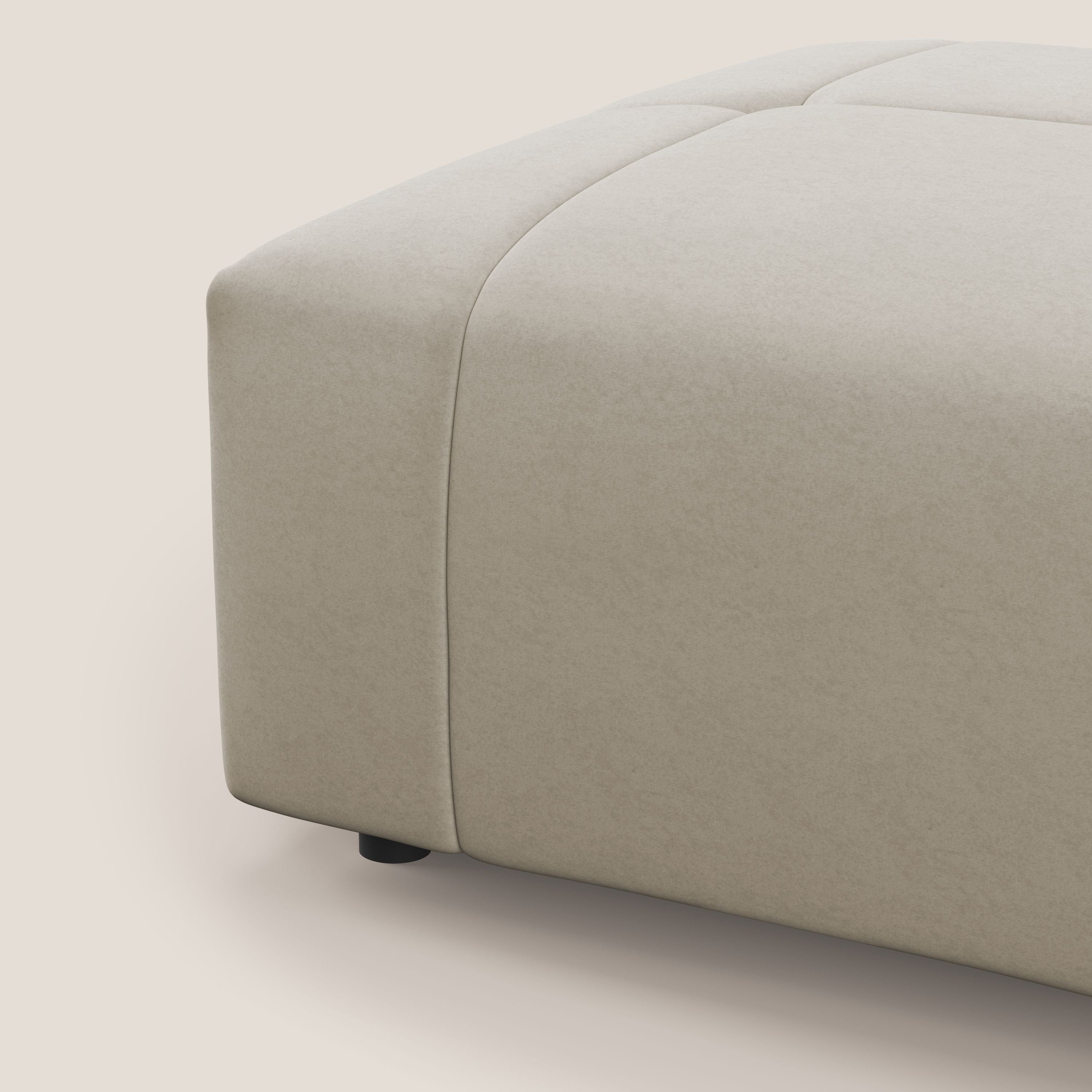 Giotto pouf in morbida microfibra effetto velluto impermeabile idrorepellente T09 beige - divani.store