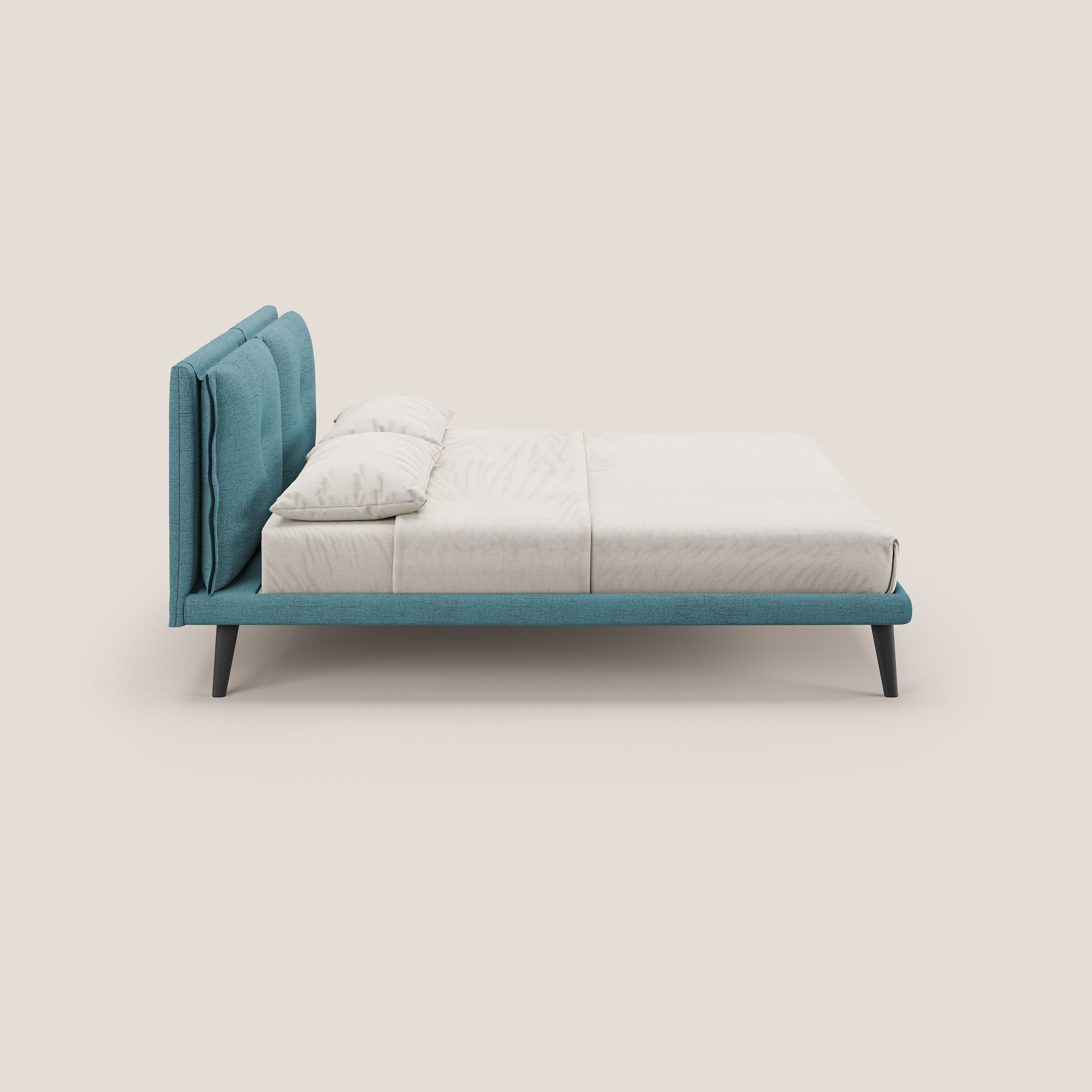 Ibuki letto con cuscini trapuntati regolabili e piedi in mogano in tessuto fiammato impermeabile T03 azzurro - divani.store