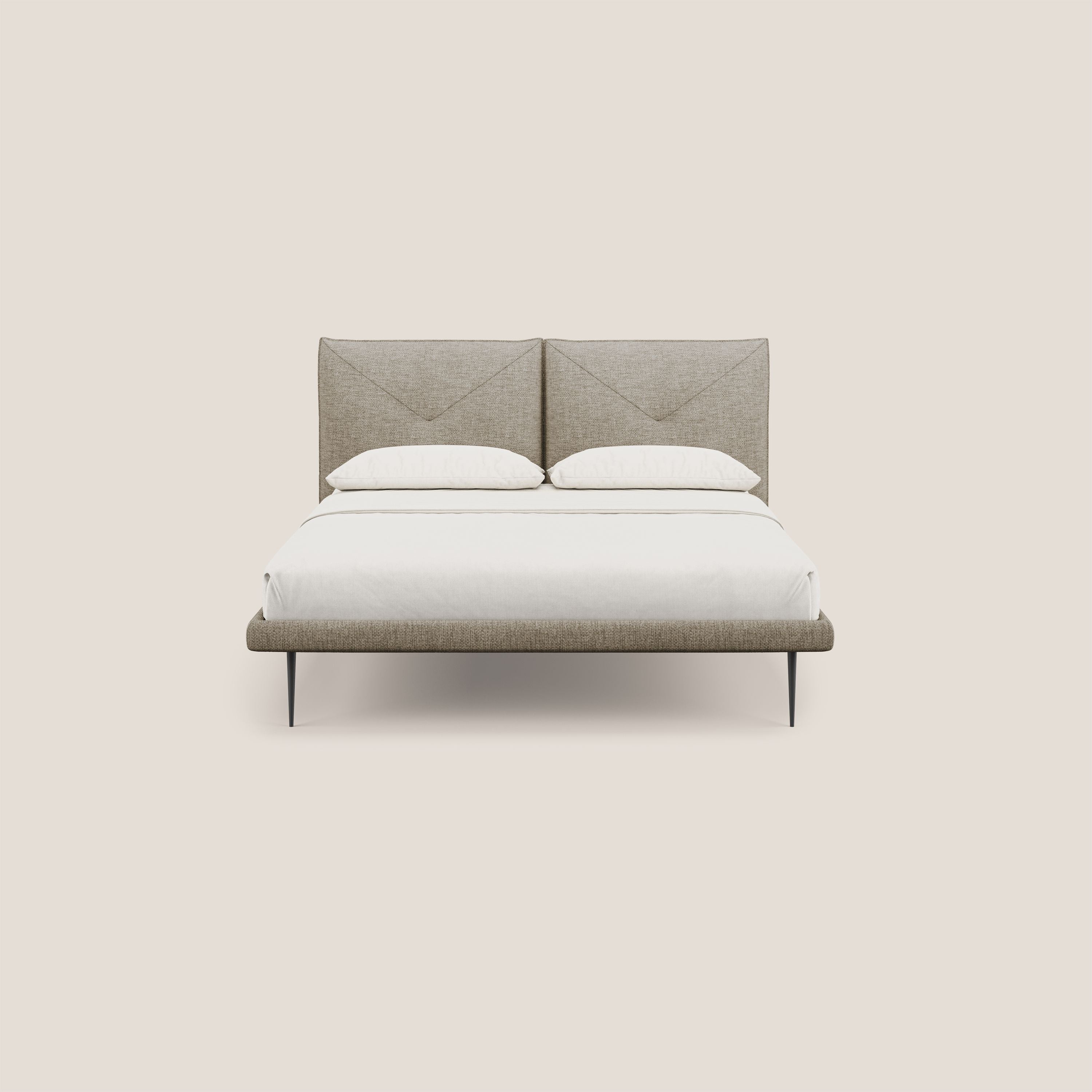 Jolie letto a doppio pannello con piedi alti in metallo in tessuto smacchiabile T18 beige - divani.store