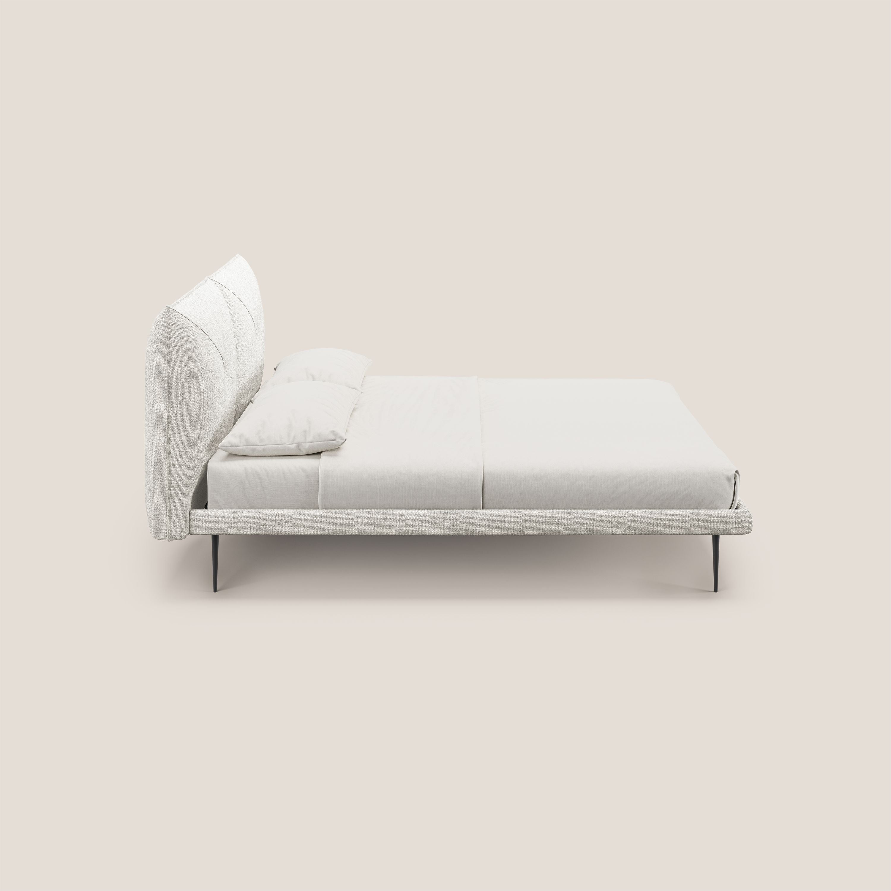 Jolie letto a doppio pannello con piedi alti in metallo in tessuto smacchiabile T18 bianco - divani.store