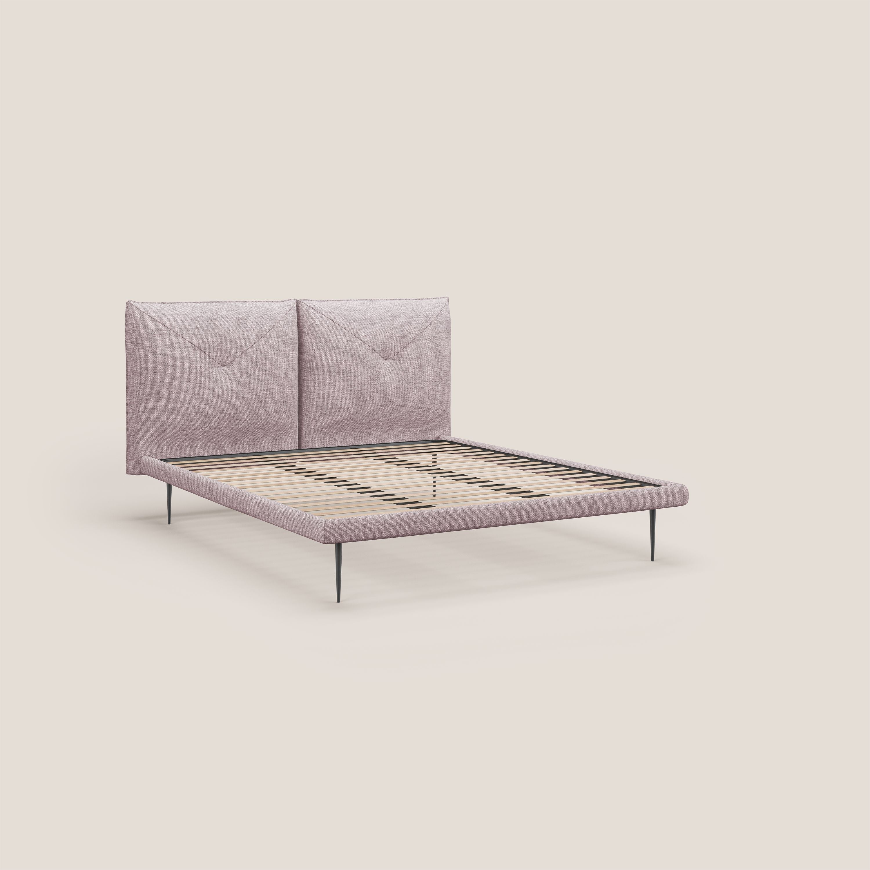 Jolie letto a doppio pannello con piedi alti in metallo in tessuto smacchiabile T18 rosa - divani.store