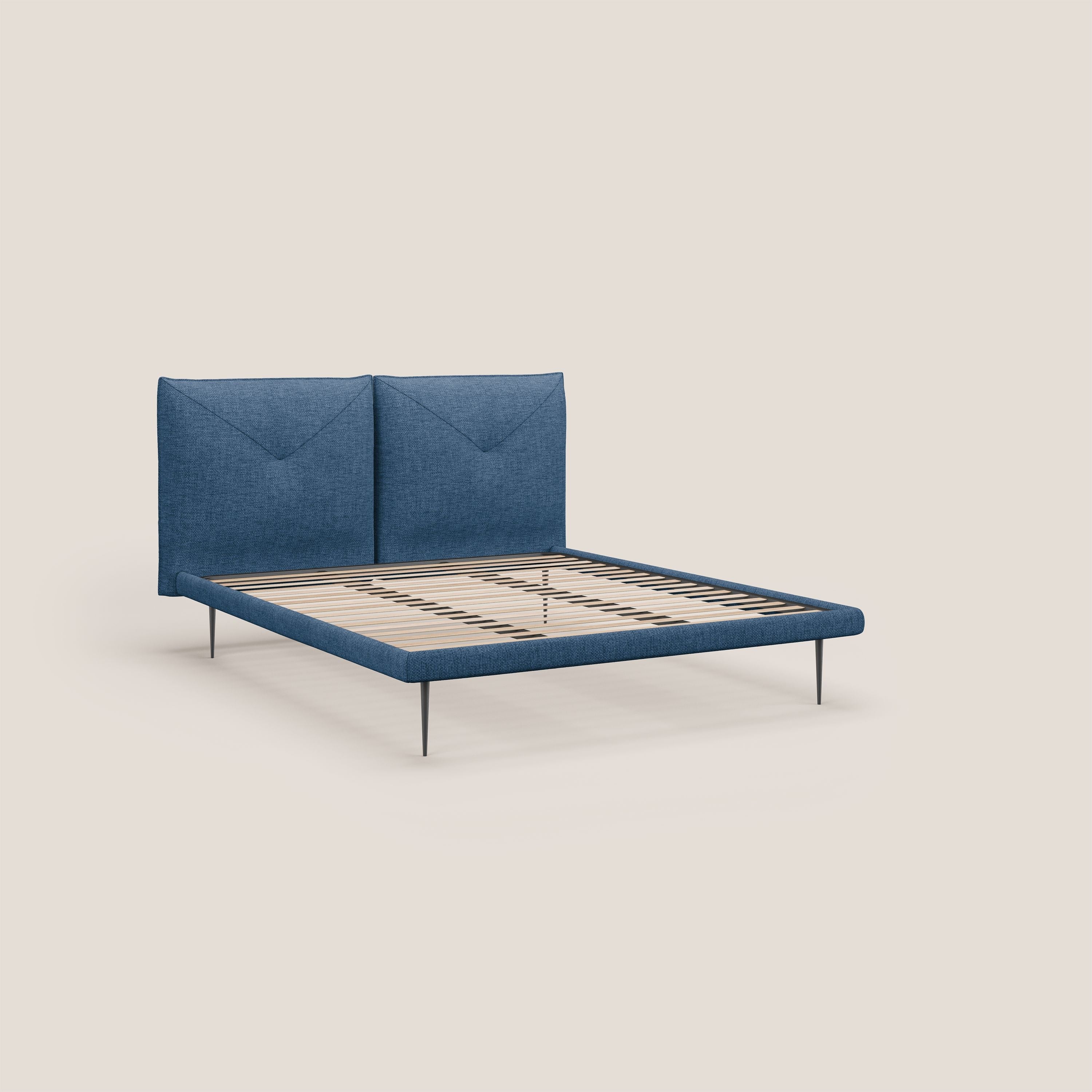 Jolie letto a doppio pannello con piedi alti in metallo in tessuto smacchiabile T18 blu - divani.store