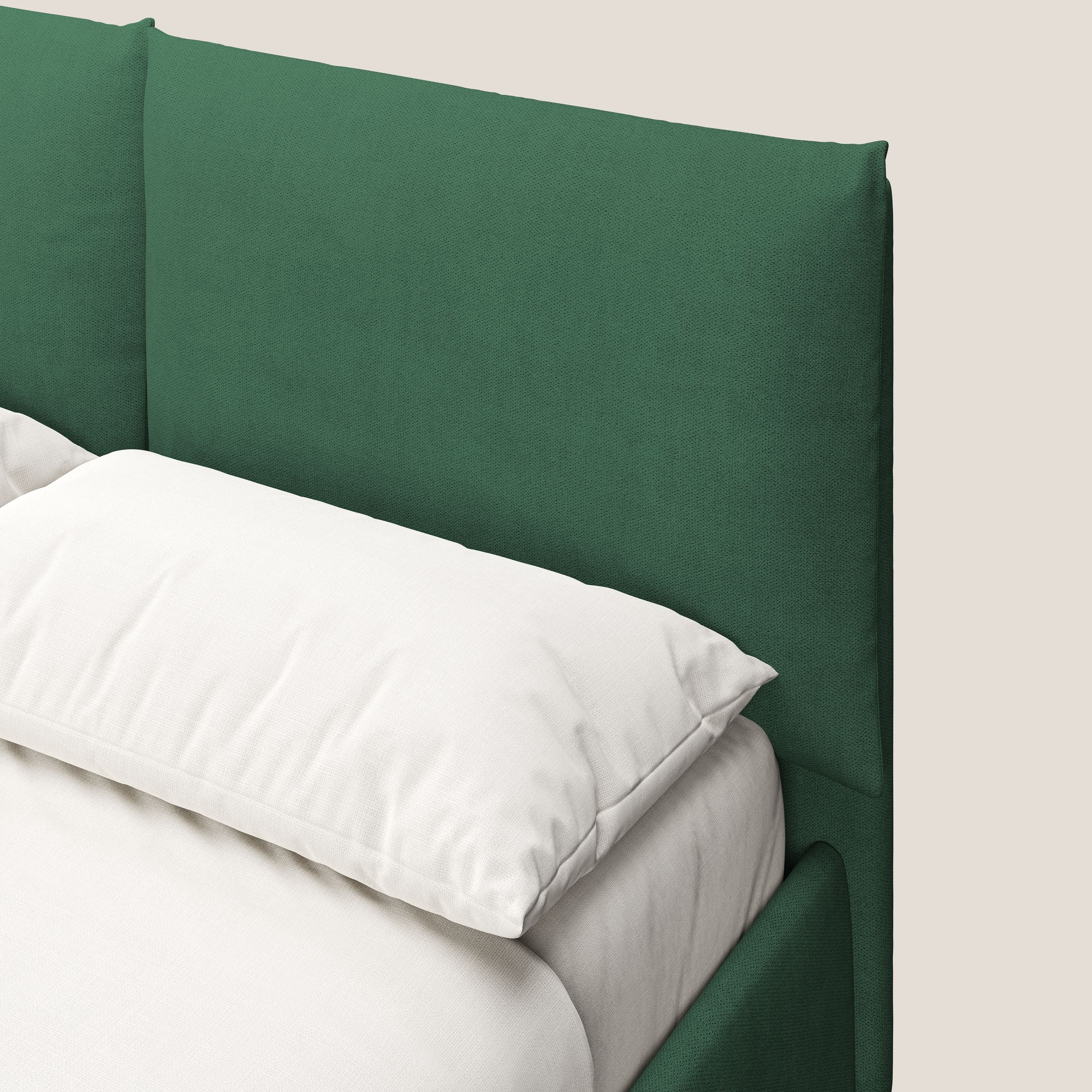 Mariana letto imbottito contenitore con cuscini in tessuto impermeabile T02 verde - divani.store