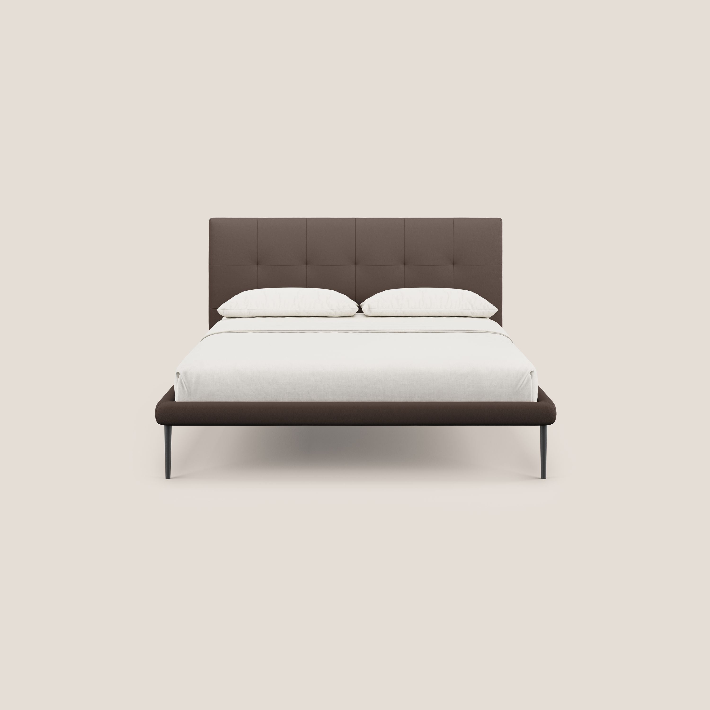 Midori letto imbottito trapuntato in ecopelle con piedini alti T04 marrone - divani.store