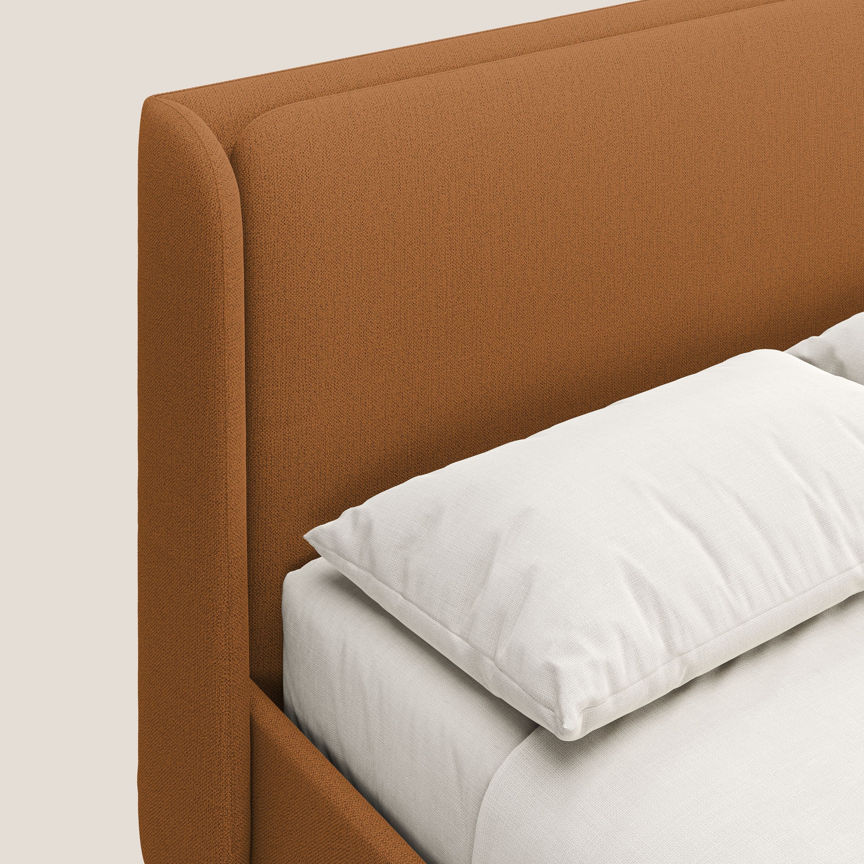 Nadine letto contenitore di design e comfort Italiano in tessuto impermeabile T19 arancio - divani.store