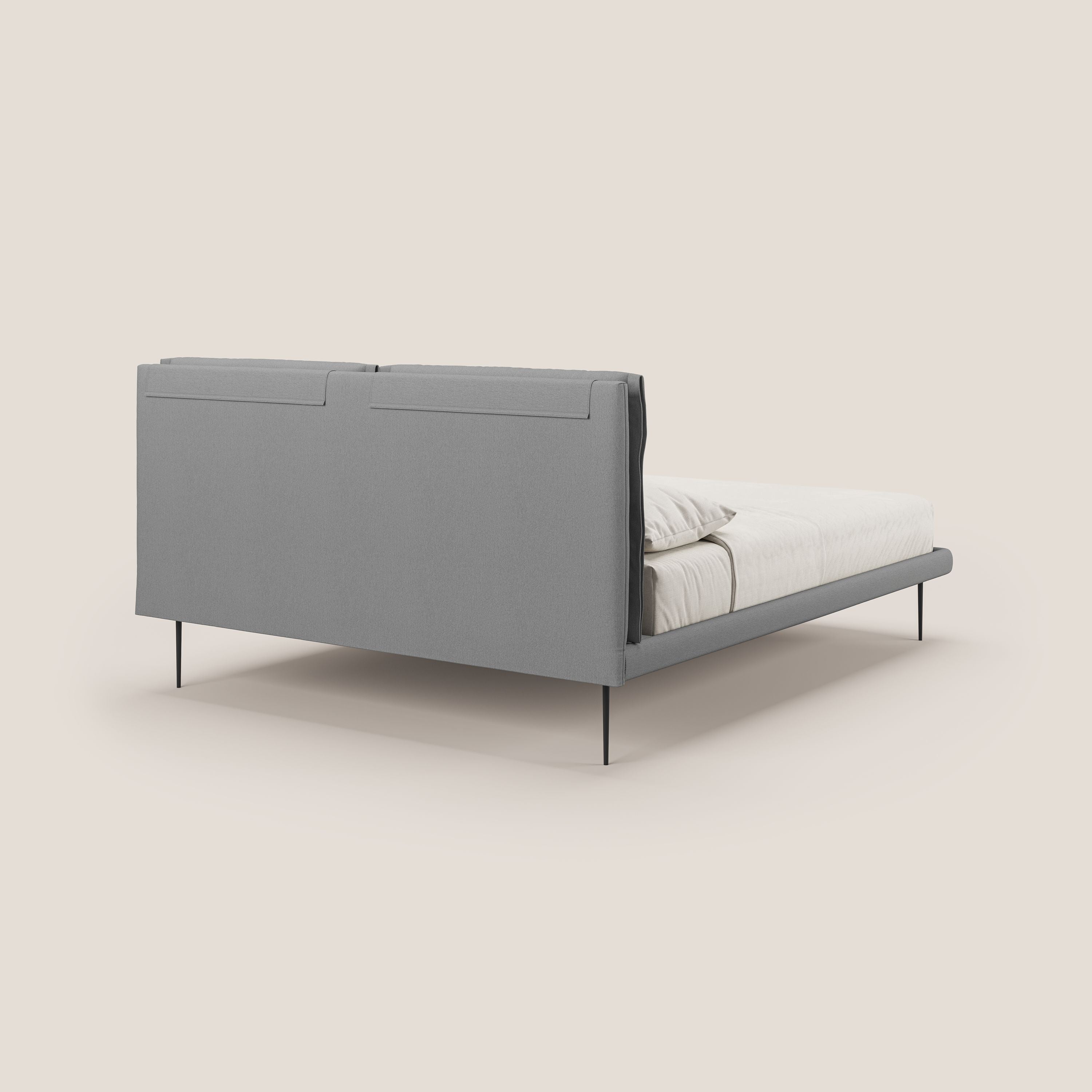 Noah letto con cuscini regolabili e piedi alti in metallo in tessuto smacchiabile T05 grigio - divani.store