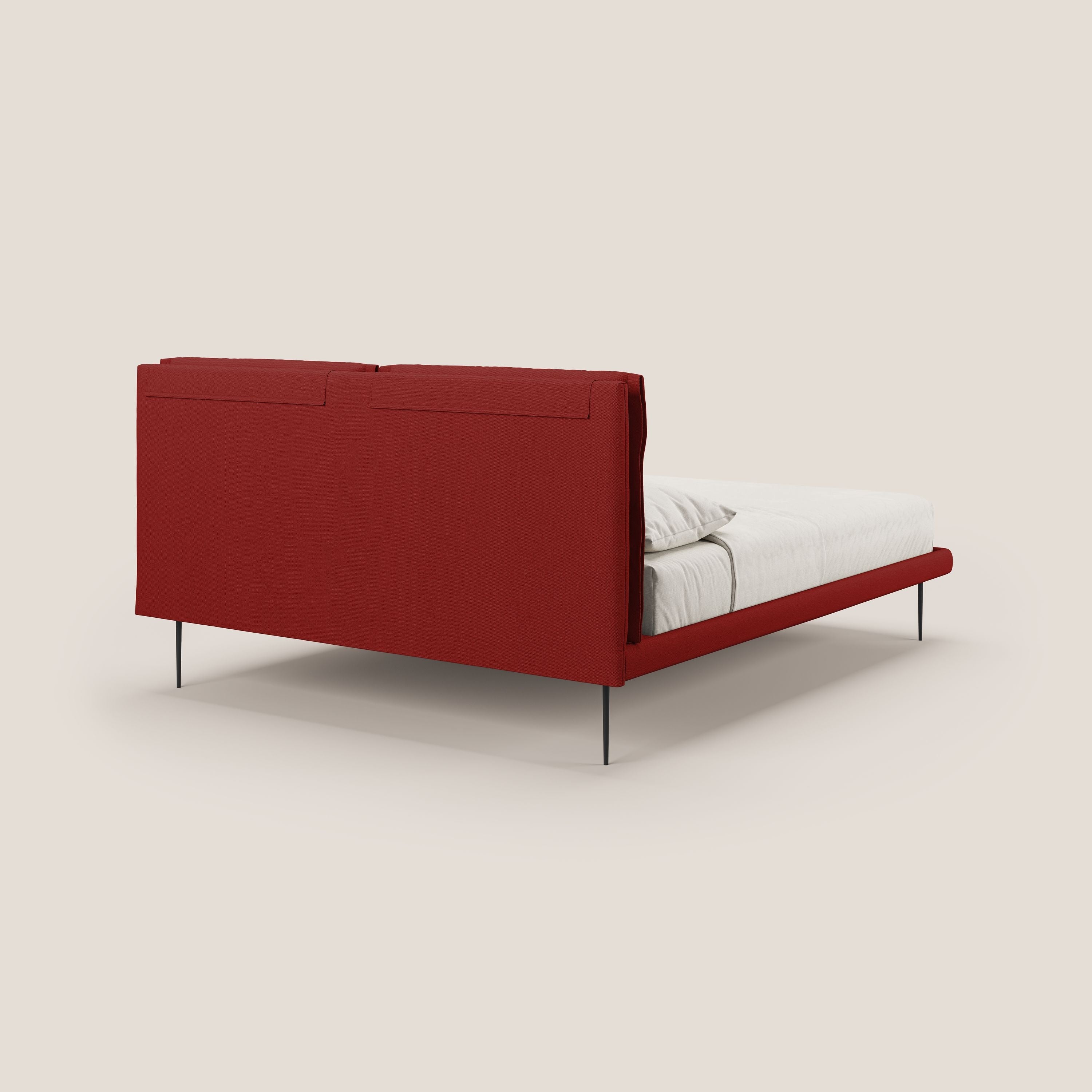 Noah letto con cuscini regolabili e piedi alti in metallo in tessuto smacchiabile T05 rosso - divani.store
