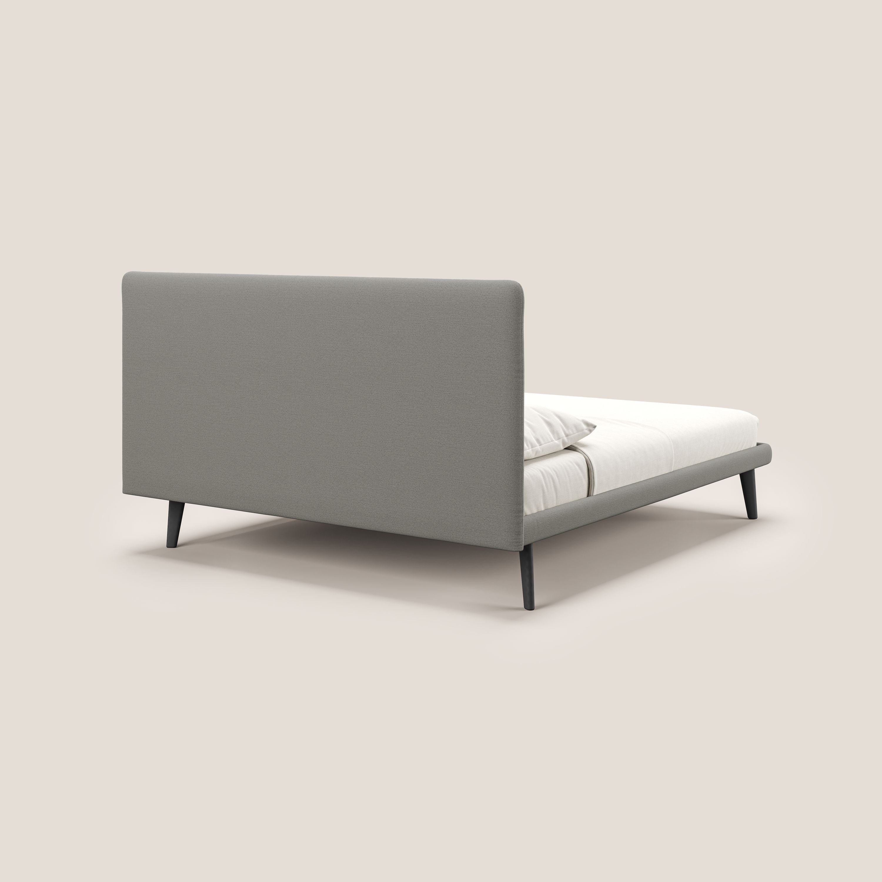 Noel letto minimal scandinavo con piedi in mogano e tessuto fiammato impermeabile T19 beige - divani.store