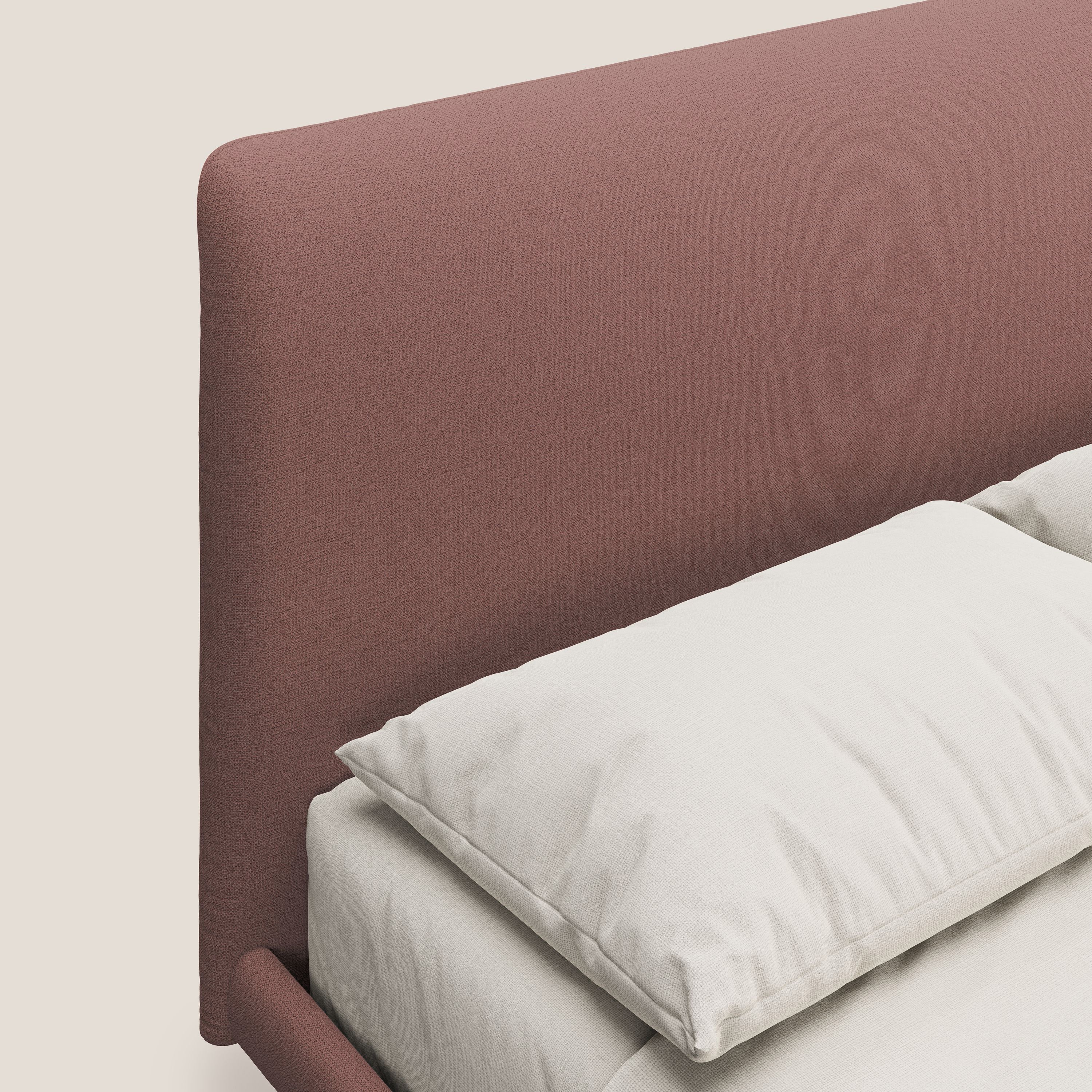 Noel letto minimal scandinavo con piedi in mogano e tessuto fiammato impermeabile T19 salmone - divani.store