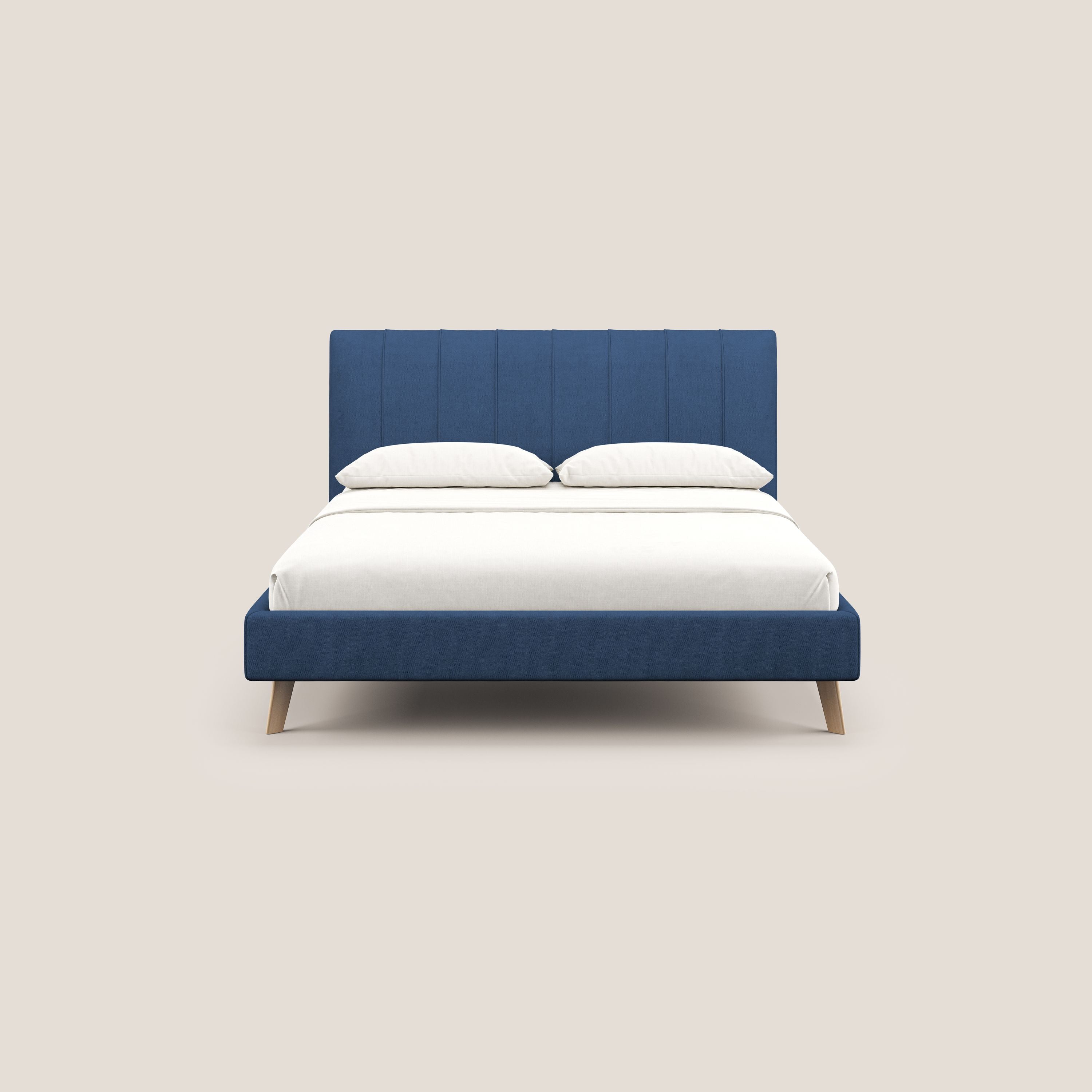 Selene letto imbottito con piedini naturali sfoderabile in tessuto impermeabile T02 blu - divani.store