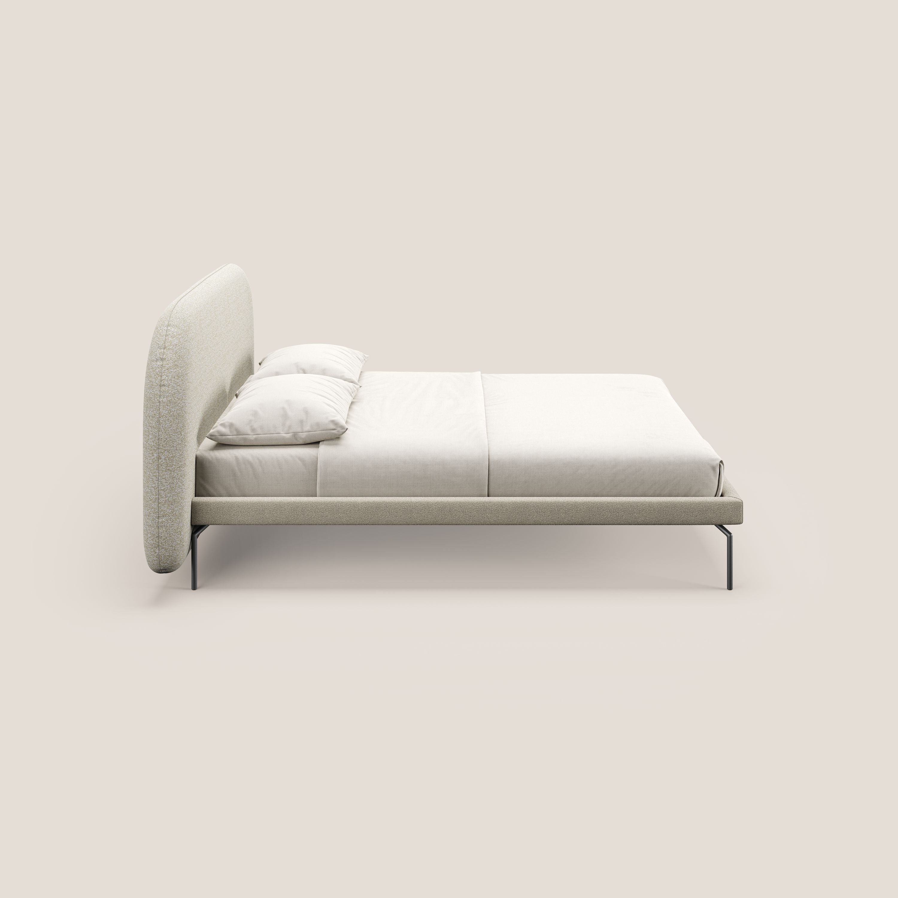 Soleil letto imbottito di design con piedi alti in metallo in bouclet smacchiabile T12 panna - divani.store