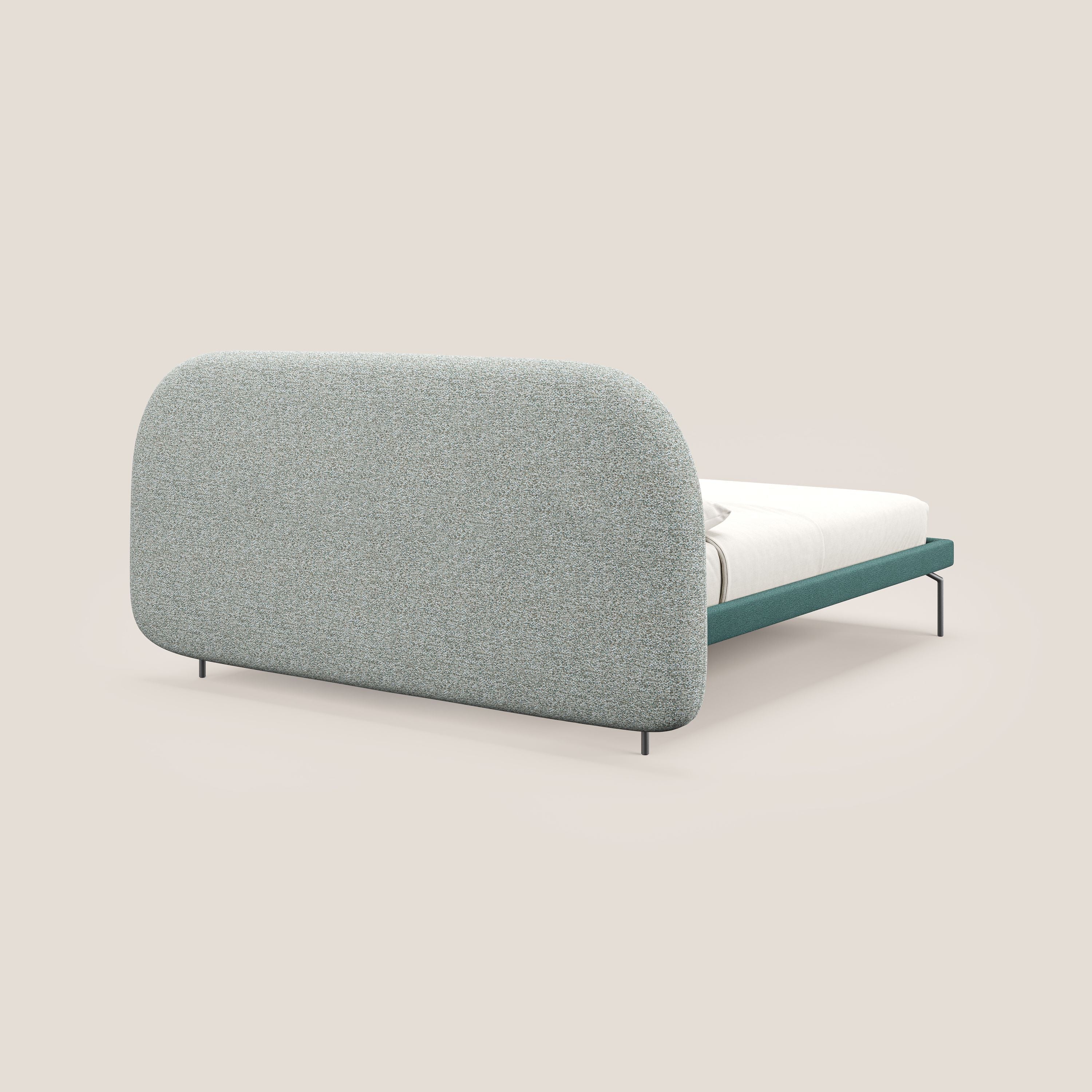 Soleil letto imbottito di design con piedi alti in metallo in bouclet smacchiabile T12 verde - divani.store