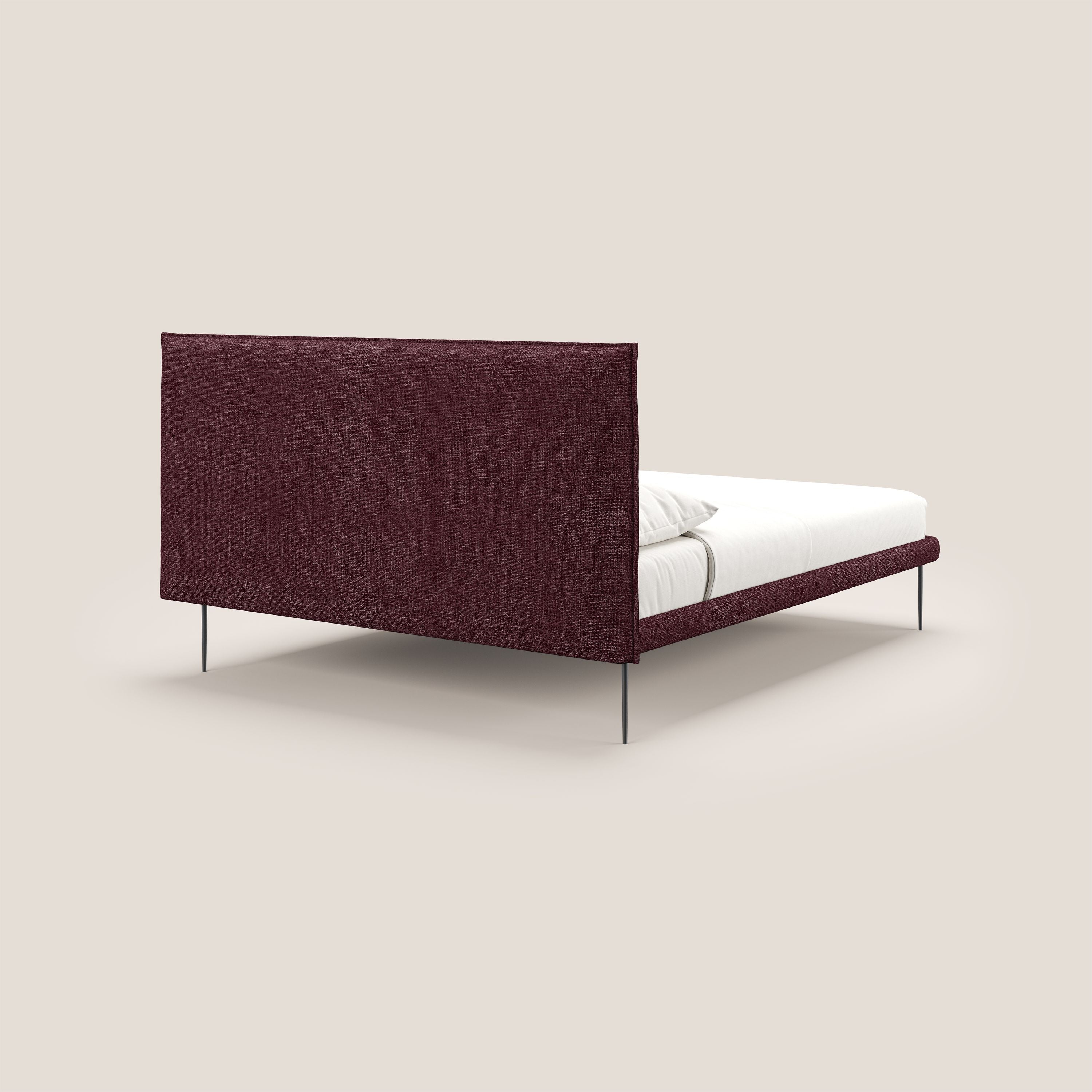 Theo letto imbottito moderno sfoderabile con piedi alti in metallo in tessuto impermeabile T10 bordeaux - divani.store