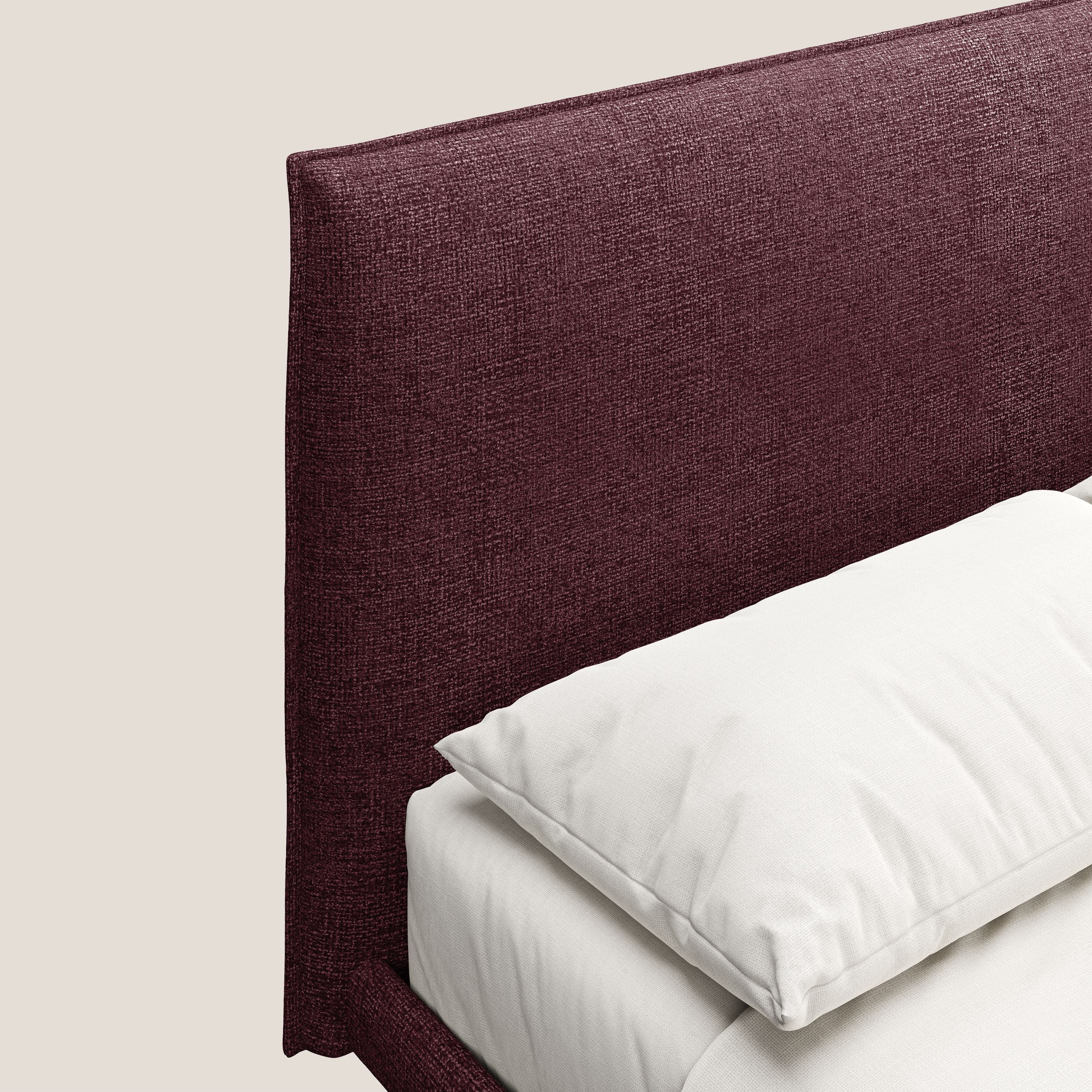 Theo letto imbottito moderno sfoderabile con piedi alti in metallo in tessuto impermeabile T10 bordeaux - divani.store