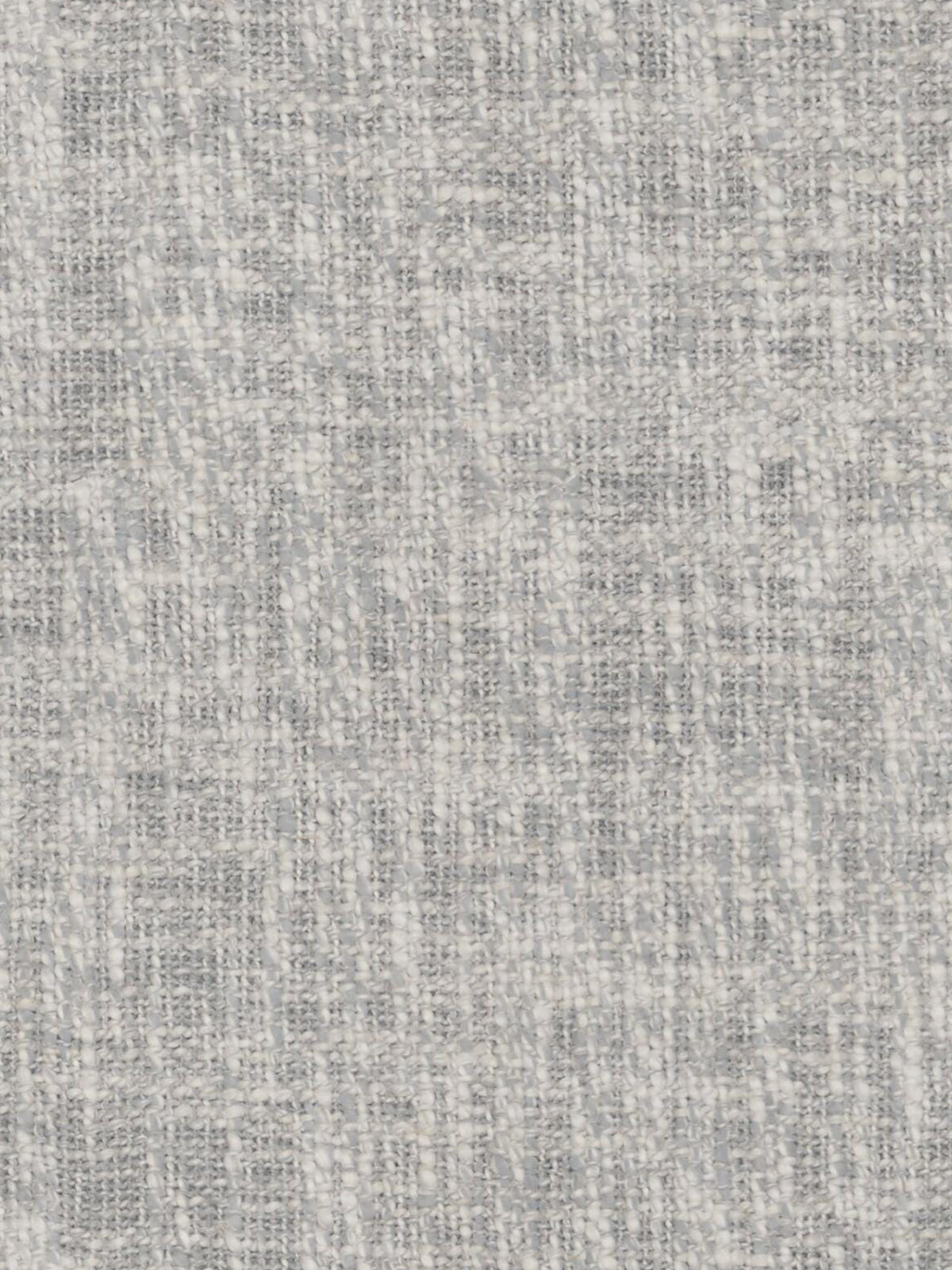 Un primo piano del tessuto riciclato naturale S07 EARTHWILD, misto cotone e lino - smacchiabile dal filato fantasia, che mostra un tessuto in cotone biologico dai toni screziati di grigio chiaro e bianco sporco, caratterizzato da una trama rustica a tratteggio incrociato.