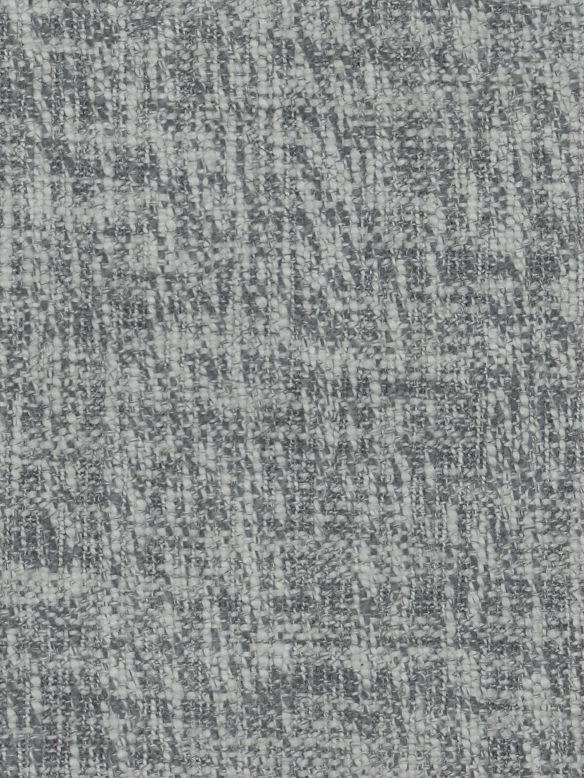 Un primo piano del tessuto S07 EARTHWILD, un tessuto riciclato naturale misto cotone e lino, caratterizzato da una trama screziata e rustica con un intreccio irregolare di fili grigi, antracite e bianchi che conferiscono al tessuto un aspetto variegato.