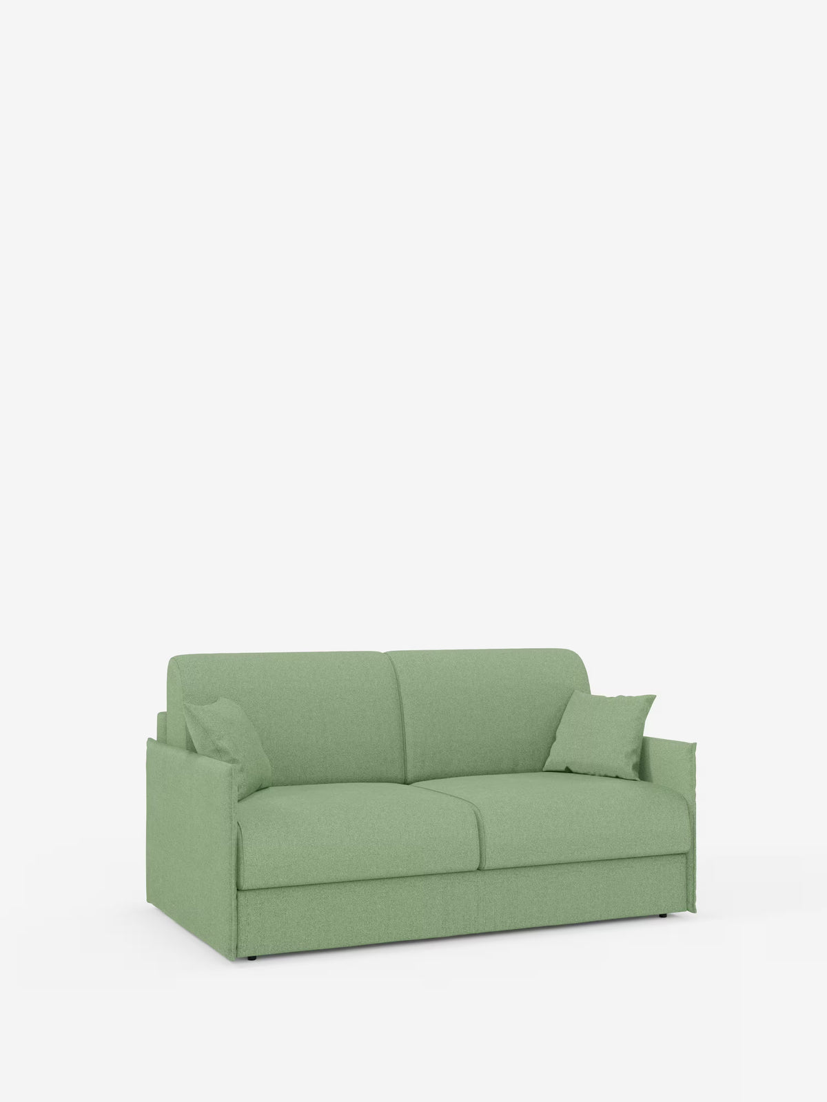 Un divano letto matrimoniale Evans di colore verde chiaro, sfoderabile, di Divani.Store, caratterizzato da un design compatto con braccioli dritti, due cuscini di seduta e due cuscini decorativi coordinati in tessuto T23 antimacchia, è esposto su uno sfondo bianco a tinta unita.