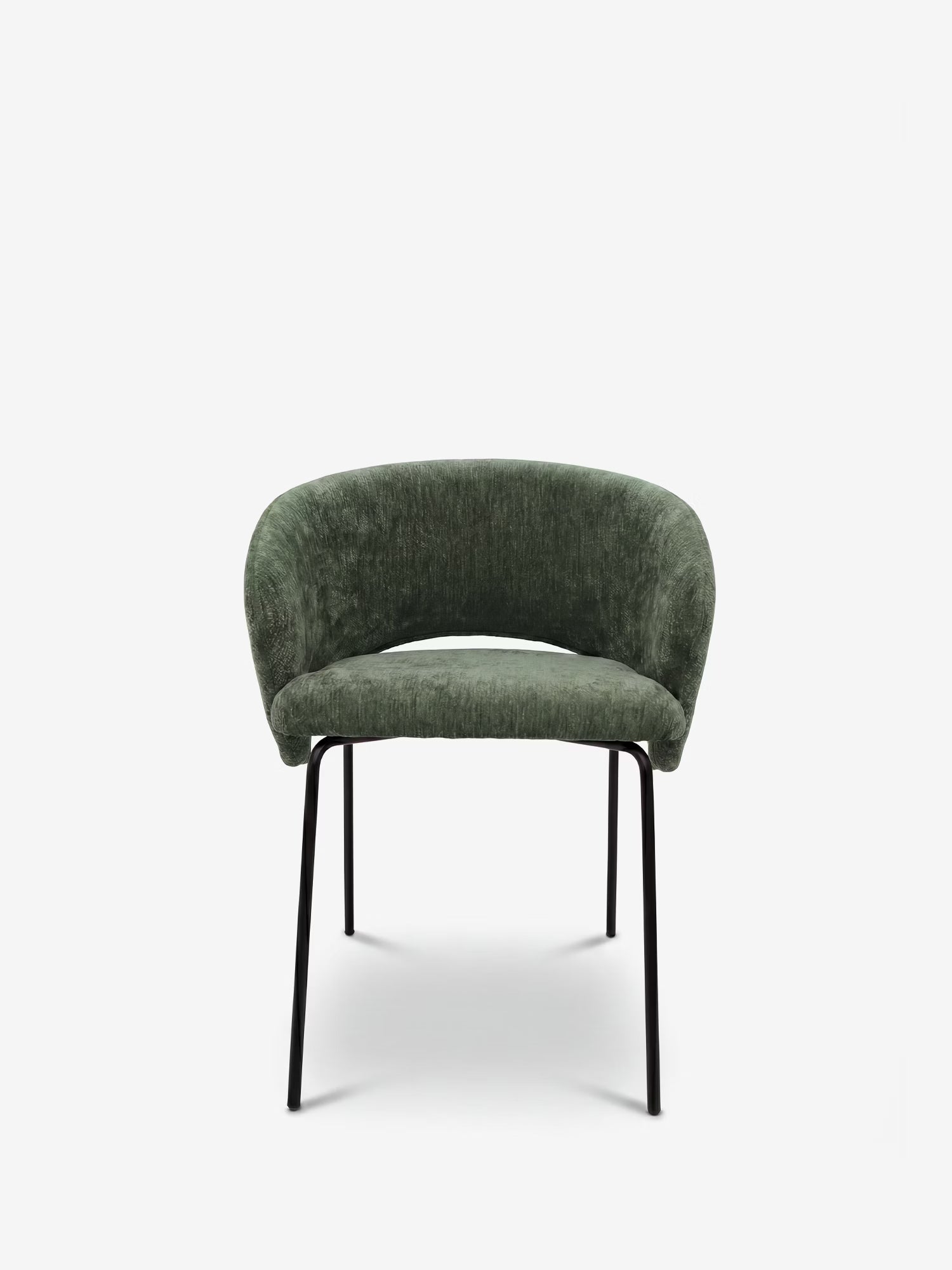La Fosca Sedia di Divani.Store è una sedia moderna con rivestimento in tessuto curvo certificato OEKO-TEX®, braccioli integrati, sottili gambe in metallo nero e uno spazio aperto tra lo schienale e la seduta.