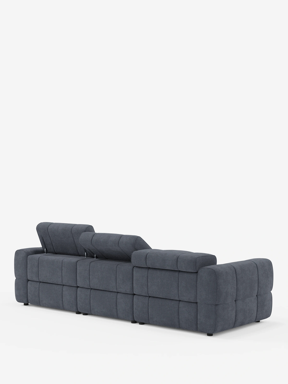 Vista posteriore del divano angolare modulare Giotto da 5 posti, 296 cm, color grigio scuro, con penisola e funzione relax elettrica opzionale, rivestito in tessuto smacchiabile T23, caratterizzato da un motivo a quadrati trapuntati e da poggiatesta regolabili con sottili finiture cromate.