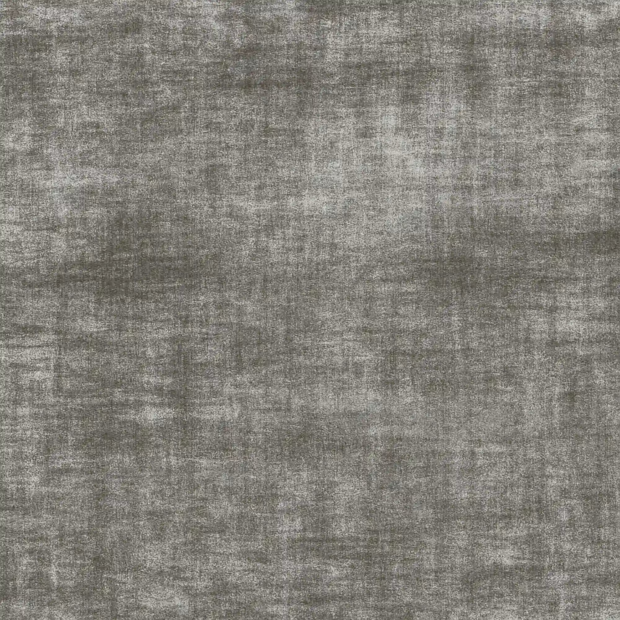 Lo sfondo grigio dalla trama ruvida, che ricorda il lino grezzo con sottili sfumature, mette in risalto il letto imbottito AURO con vano contenitore e testiera capitonné alta in ciniglia Oeko-Tex® di Letti.store e il suo stile raffinato e piacevole al tatto.