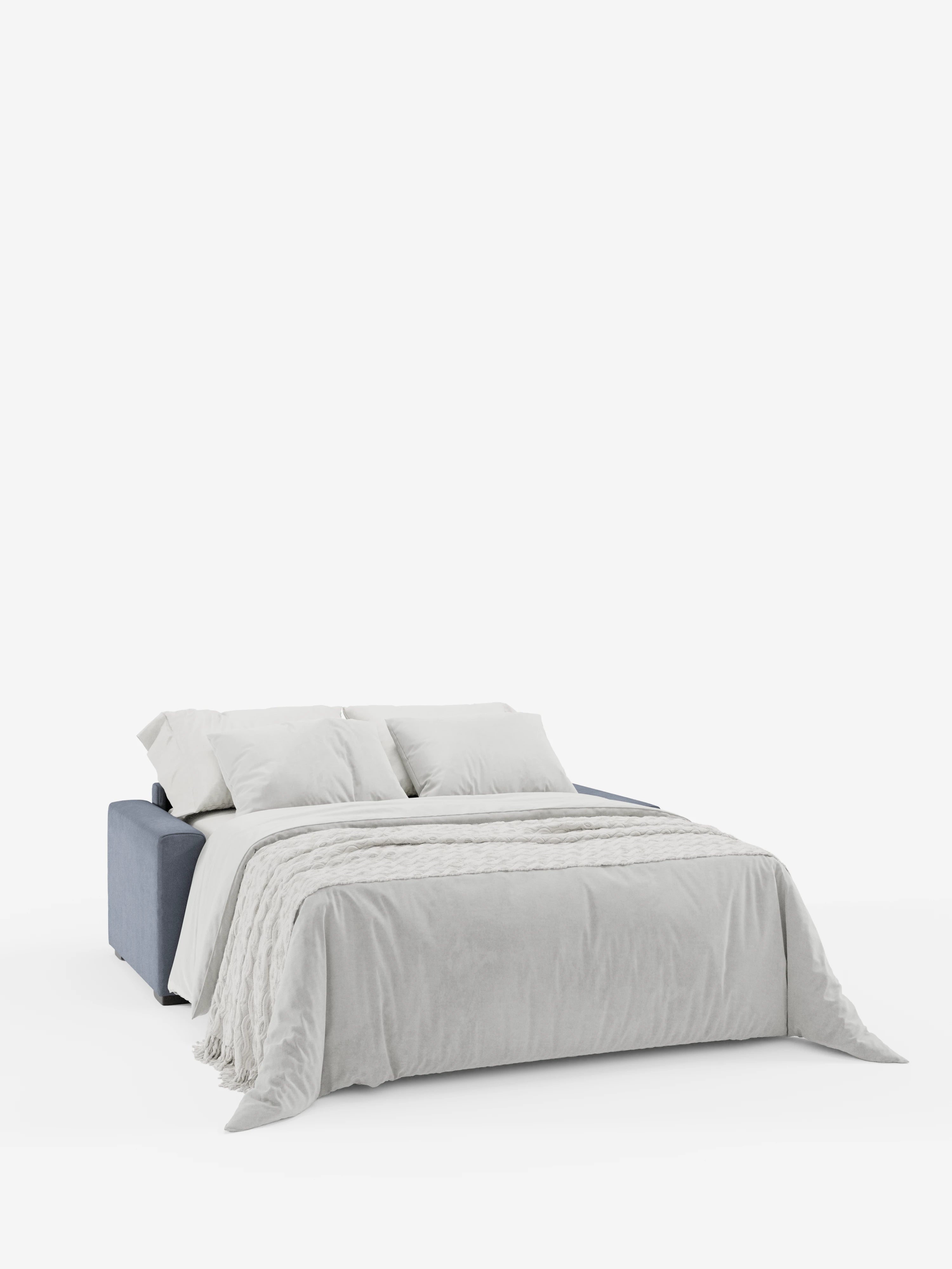 Un divano letto blu Maximus a 3 posti con materasso ALTO 20 cm di Divani.Store è aperto in modalità letto, con biancheria da letto grigio chiaro, due grandi cuscini e una coperta a trama rigata. Lo sfondo è completamente bianco, creando un’atmosfera pulita e minimalista.
