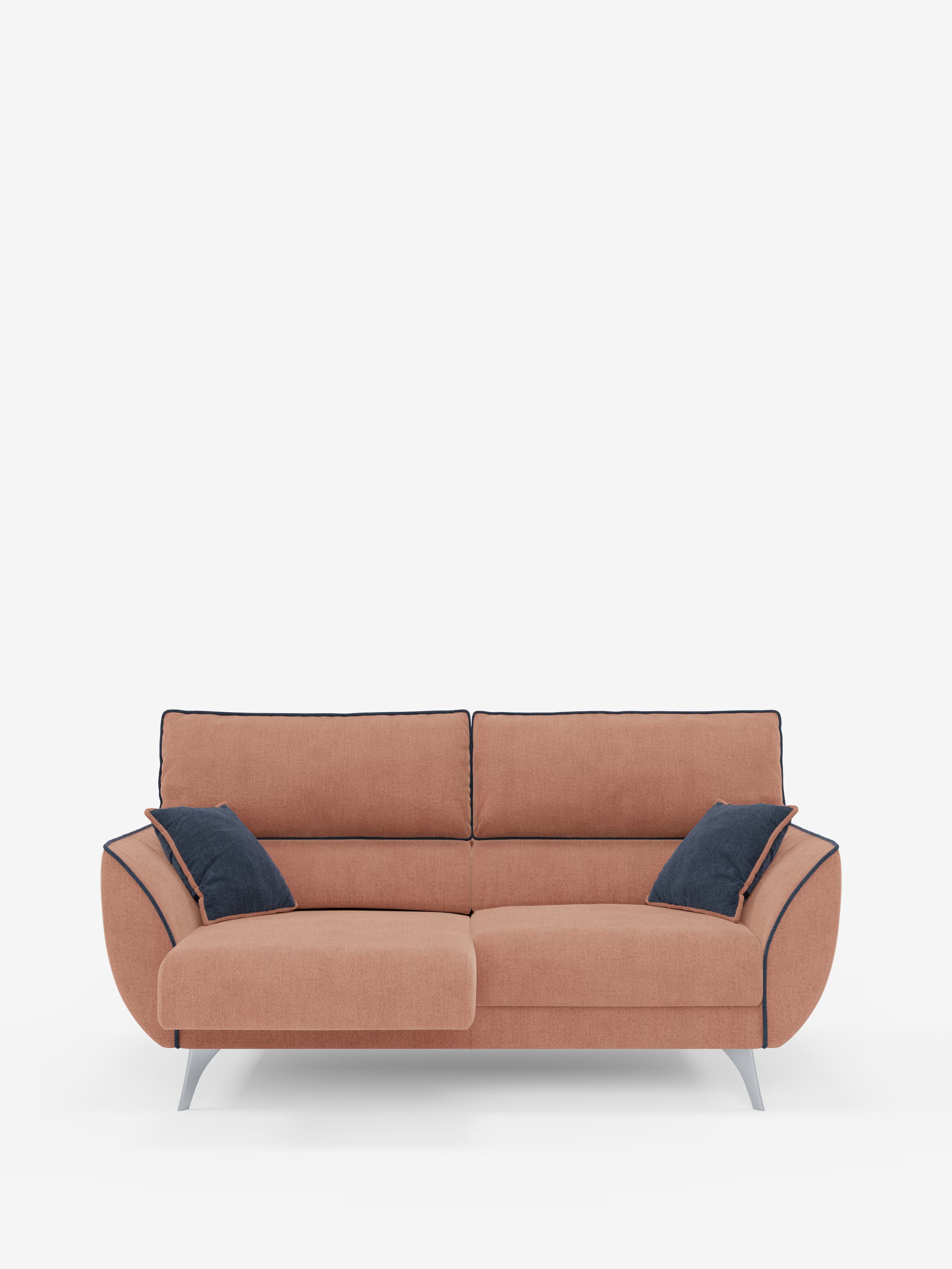 Il divano Michelangelo a 2 e 3 posti con sedute allungabili e poggiatesta reclinabili di Divani.Store è un divano bicolore dal design elegante e moderno, realizzato in tessuto T23 facile da pulire, qui presentato in una tonalità marrone-rosata con bordino nero. Caratterizzato da gambe angolari in metallo, cuscini di seduta divisi e due cuscini decorativi blu scuro su uno sfondo bianco a tinta unita, il suo design contemporaneo è completato da braccioli e schienali leggermente arrotondati, che conferiscono