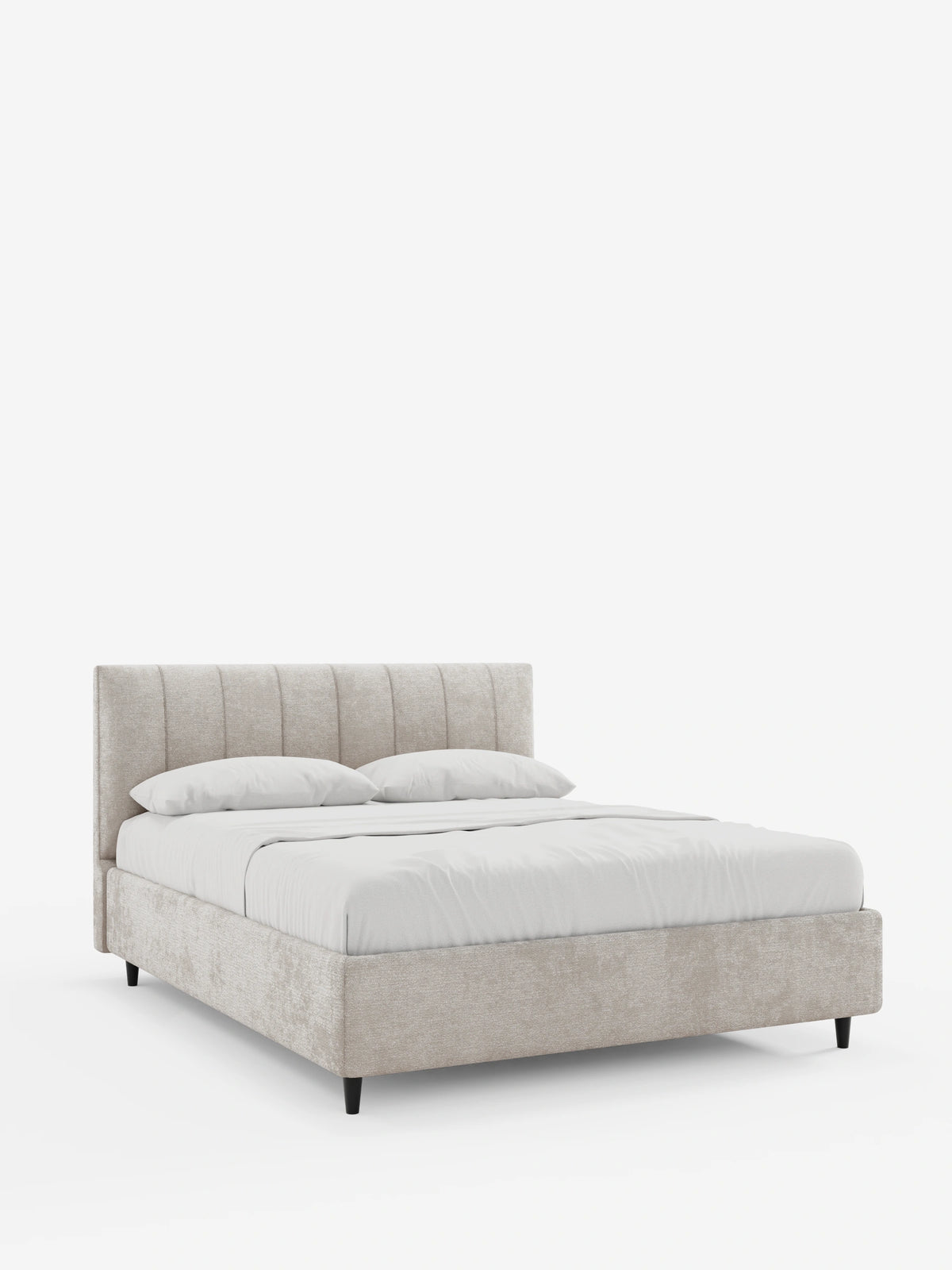 Il letto imbottito ONYX con contenitore e testiera verticale in tessuto certificato Oeko-Tex® è un letto matrimoniale beige con una testiera alta e cucita verticalmente, biancheria da letto bianca e gambe affusolate nere su sfondo bianco.