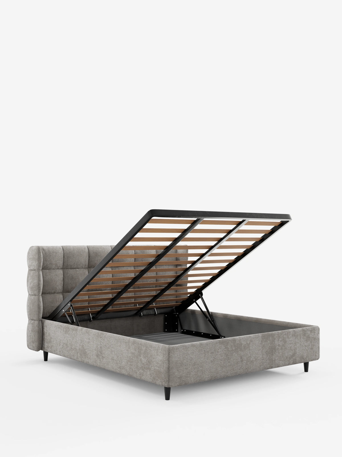 Viene mostrato un letto imbottito RAGNAR color beige, dotato di vano contenitore e testiera capitonné avvolgente, con la rete a doghe sollevata per rivelare l'interno del vano contenitore vuoto su uno sfondo bianco.