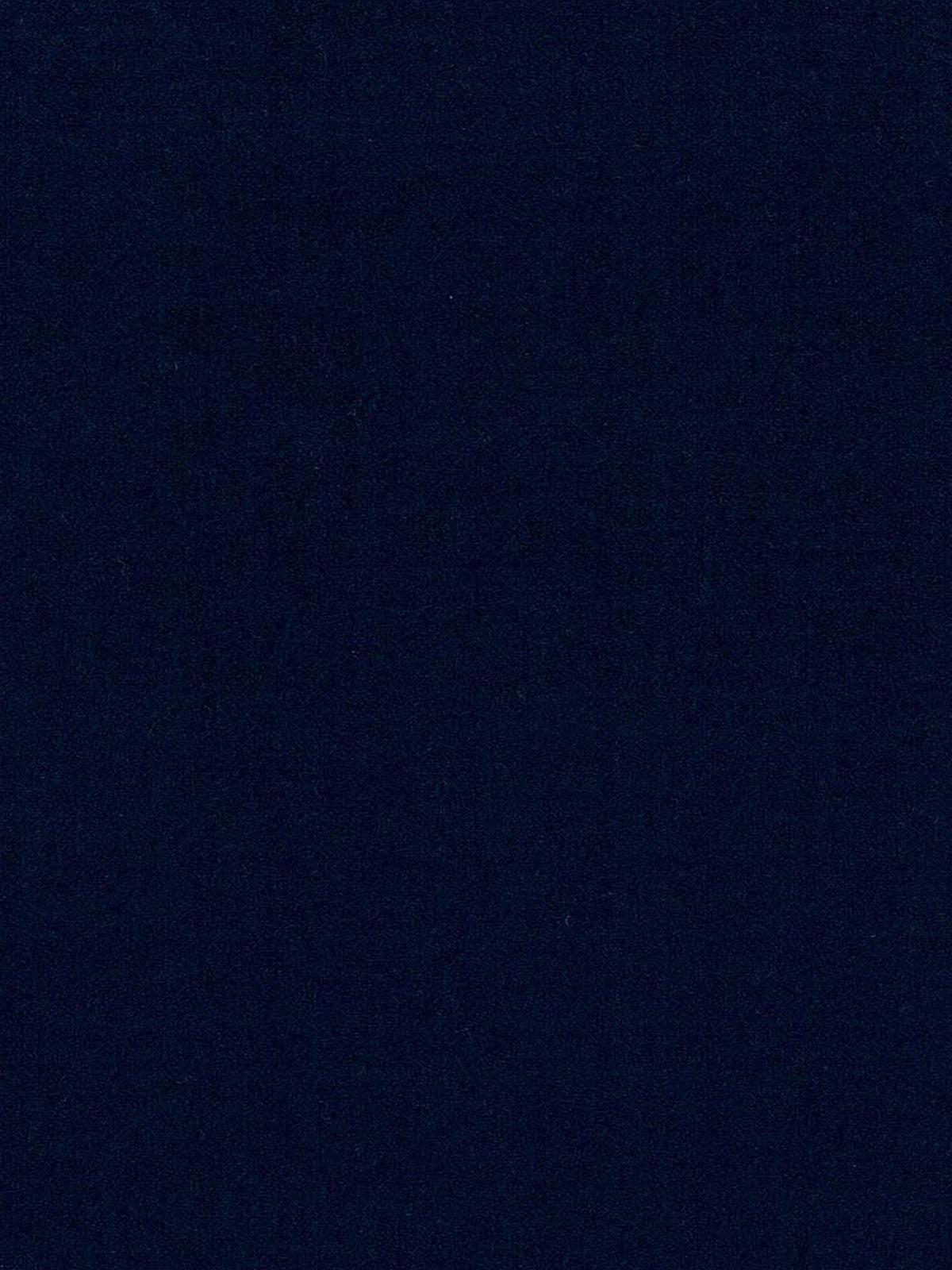 Una texture blu navy intensa e compatta riempie l’intera immagine, evocando la finitura lussuosa del divano angolare con penisola e schienali traslanti Eclipse in microfibra tecnica smacchiabile T11 di Divani.Store. La superficie appare liscia e omogenea in ogni sua parte, conferendo un aspetto uniforme e monocromatico, privo di motivi o oggetti visibili.