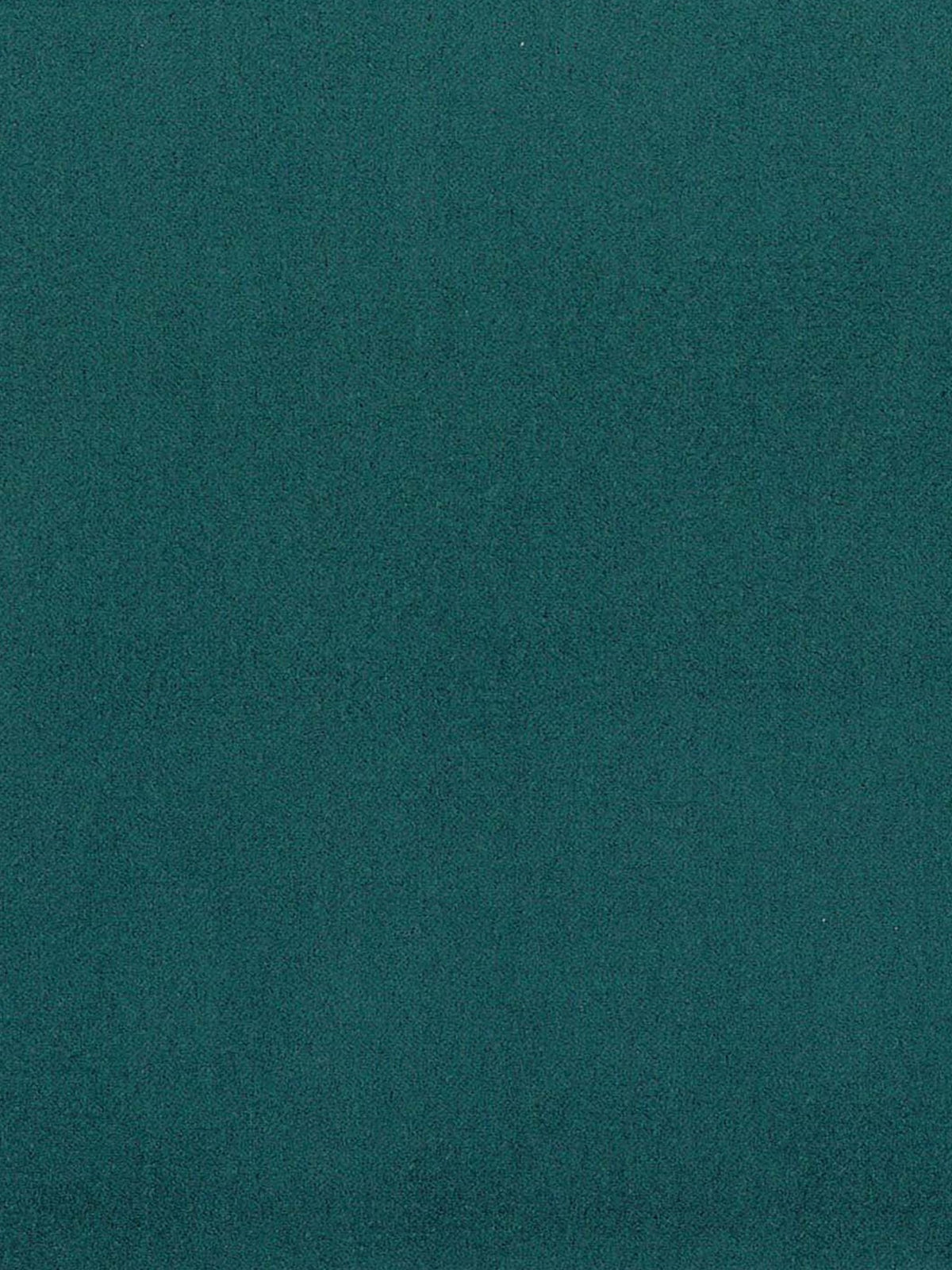 Una superficie liscia e uniforme color verde acqua, dalla consistenza morbida e vellutata, caratterizza il divano Eclipse Divano dal design moderno a 2 e 3 posti con schienali traslanti di Divani.Store. L’elegante rivestimento in microfibra T11, resistente alle macchie, conferisce un aspetto impeccabile, privo di motivi o variazioni cromatiche, rispecchiando le linee slanciate e contemporanee e i piedini alti di questo raffinato divano.