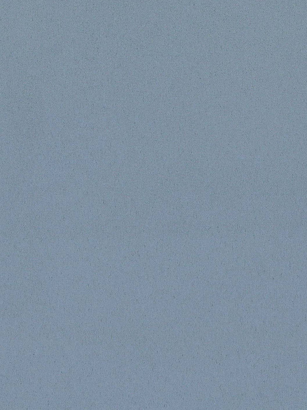Una superficie liscia in una raffinata e delicata tonalità di blu, con una texture delicatamente granulosa, evoca l’eleganza sobria del divano Eclipse, un modello dal design moderno a 2 e 3 posti con schienali traslanti di Divani.Store. Privo di forme o motivi distintivi, lo sfondo minimalista suggerisce il comfort modulabile e la versatilità contemporanea incarnati dalle sue gambe alte e dall’elegante rivestimento in microfibra T11 resistente alle macchie.